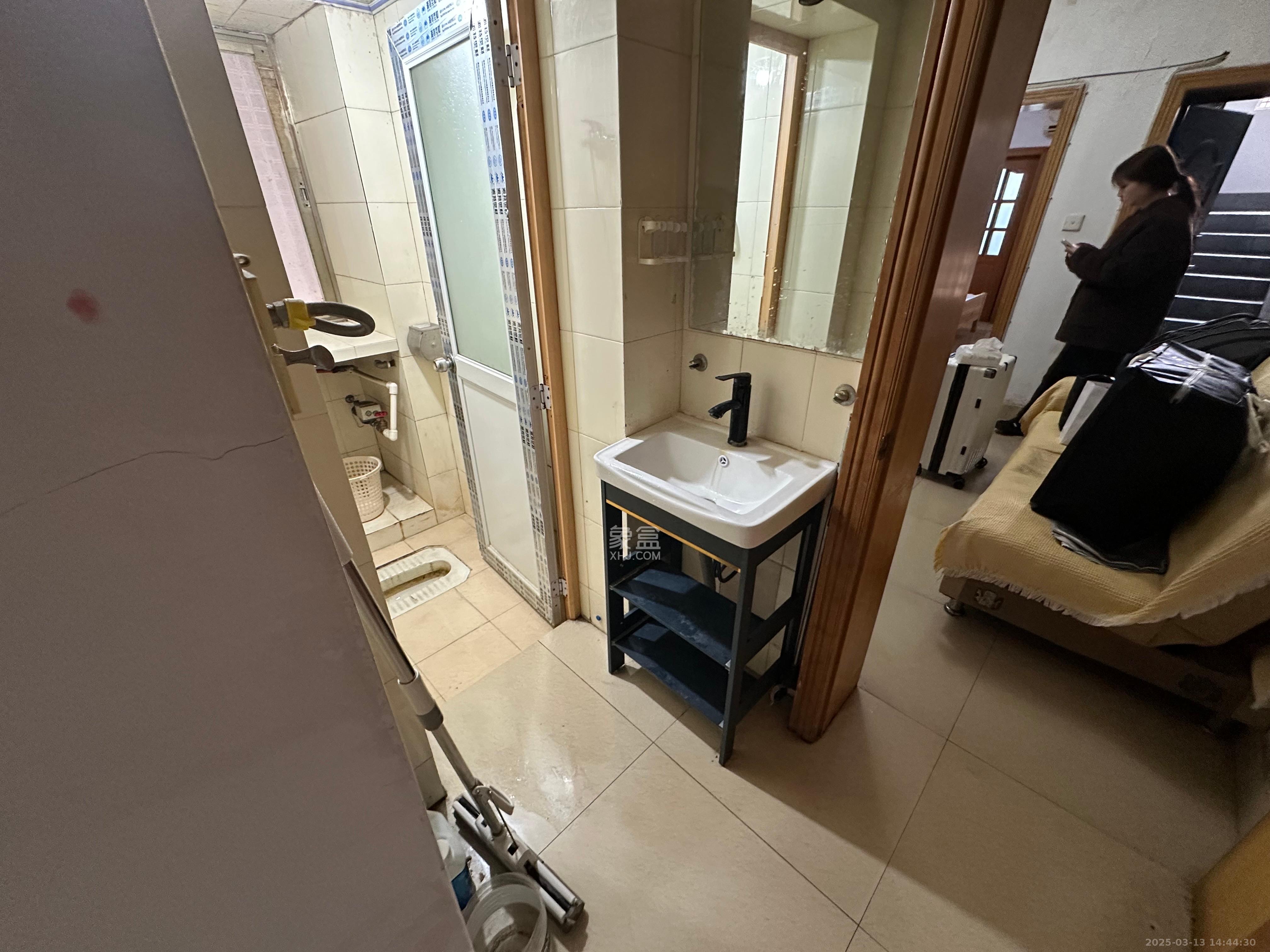 上人民医院宿舍/省人民医院宿舍(产权下麻园湾77号) 1室0厅0卫 1900.0元/月 上人民医院宿舍/省人民医院宿舍(产权下麻园湾77号) 1室0厅0卫 1900.0元/月室内图