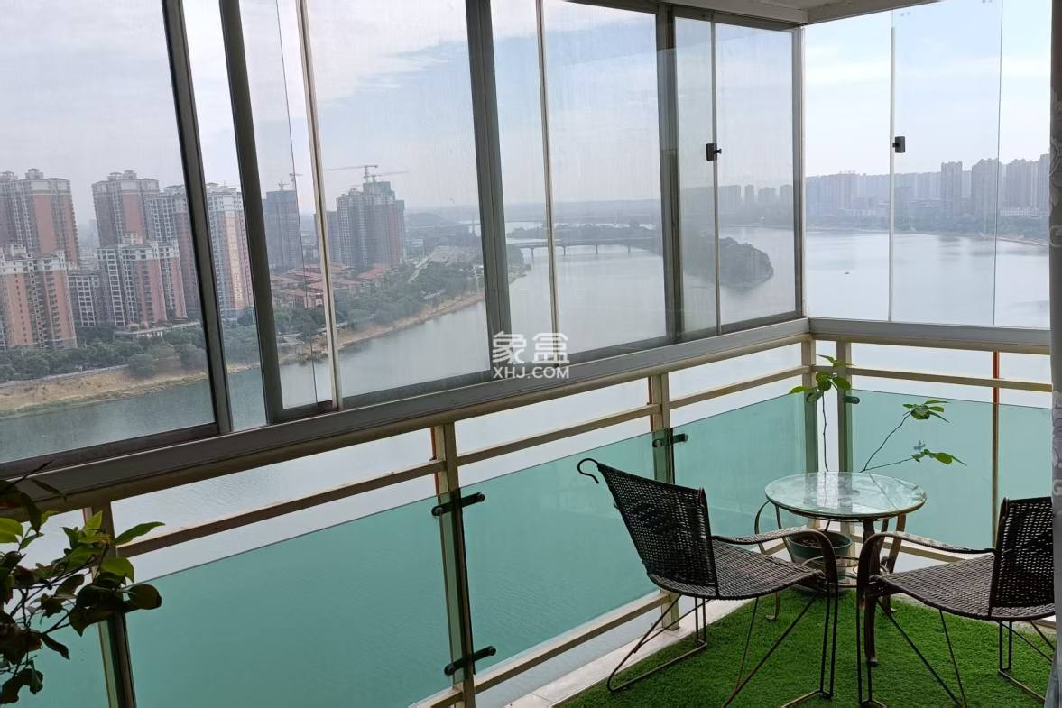 禧诚月畔湾  3室2厅2卫    2000.0元/月 禧诚月畔湾  3室2厅2卫    2000.0元/月室内图