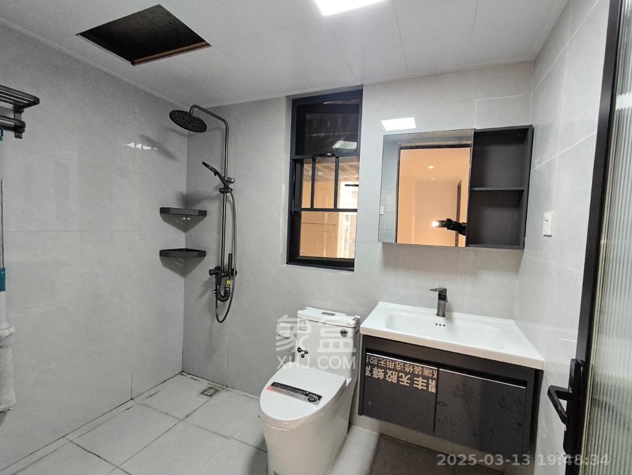 保利城(中航城国际社区、郡原美村) 3室2厅2卫 2500.0元/月 保利城(中航城国际社区、郡原美村) 3室2厅2卫 2500.0元/月室内图