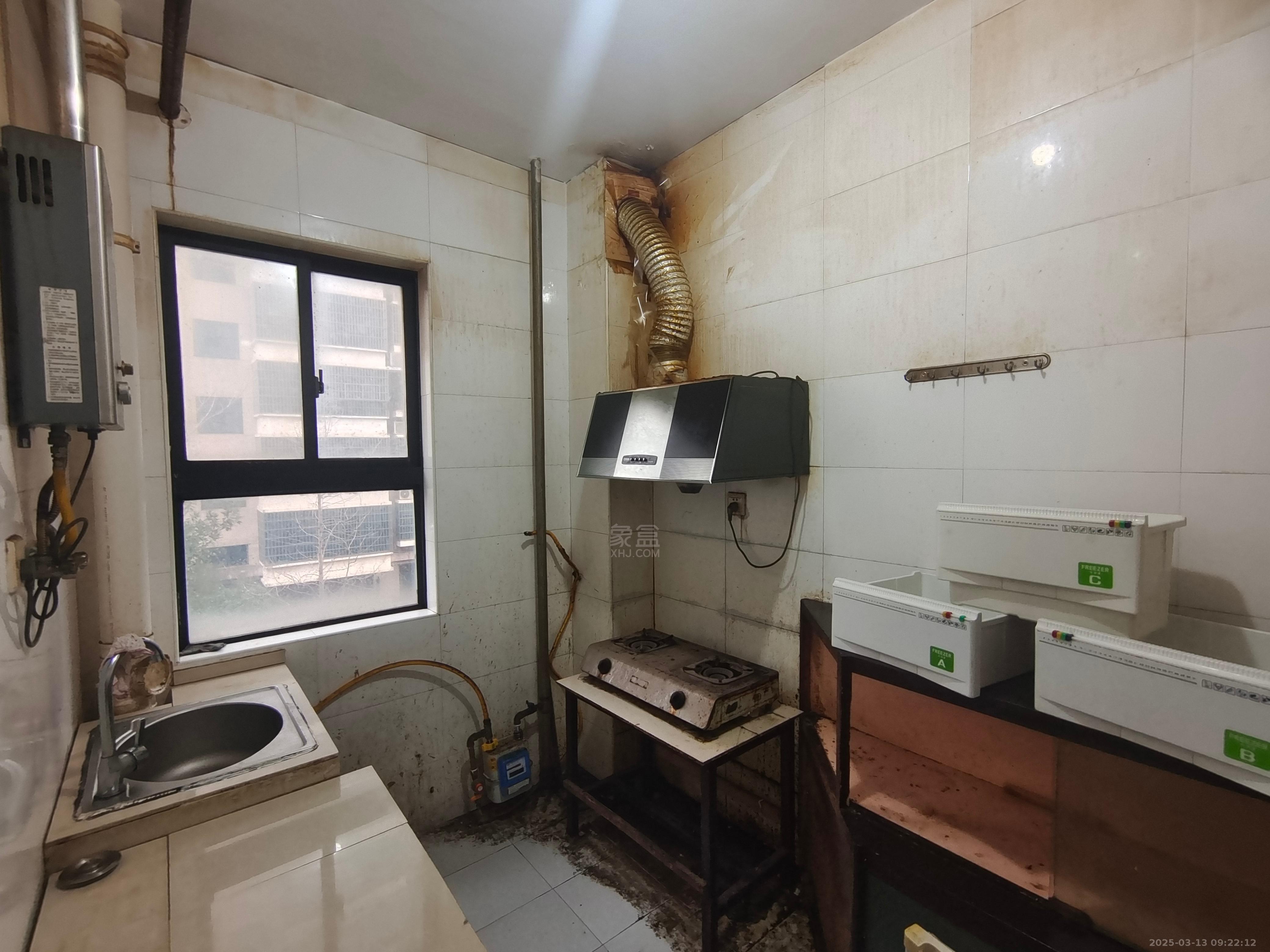 嘉天18号 3室2厅1卫 1200.0元/月 嘉天18号 3室2厅1卫 1200.0元/月室内图