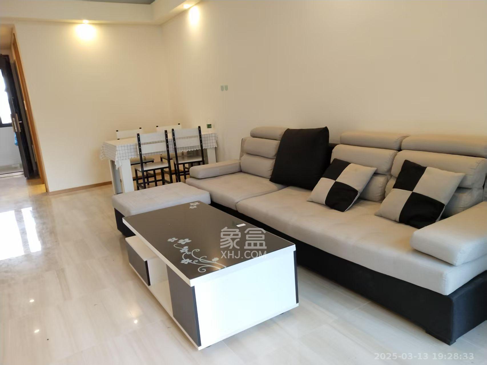 阳光100一期、四五期  2室2厅1卫    1200.0元/月 阳光100一期、四五期  2室2厅1卫    1200.0元/月室内图