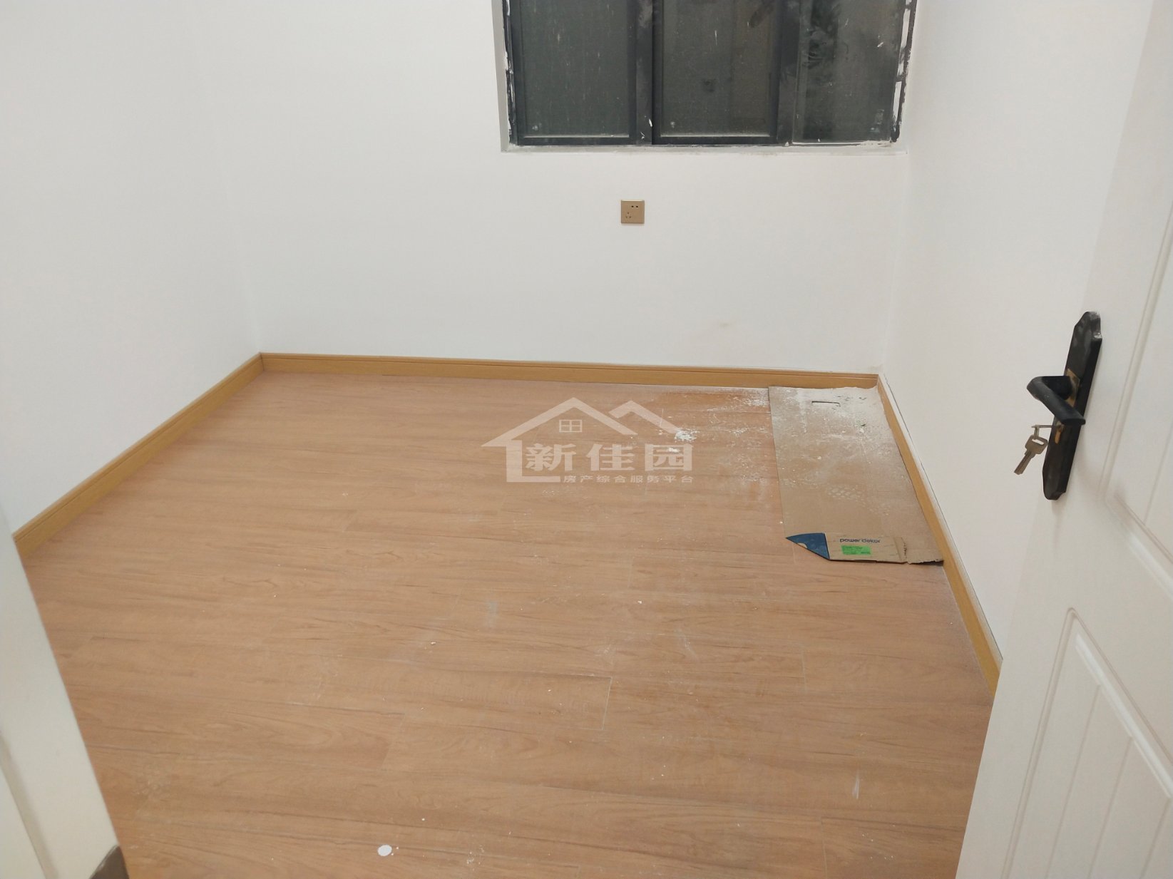 南门口安置小区一期 3室2厅2卫 85.0万 南门口安置小区一期 3室2厅2卫 85.0万客厅