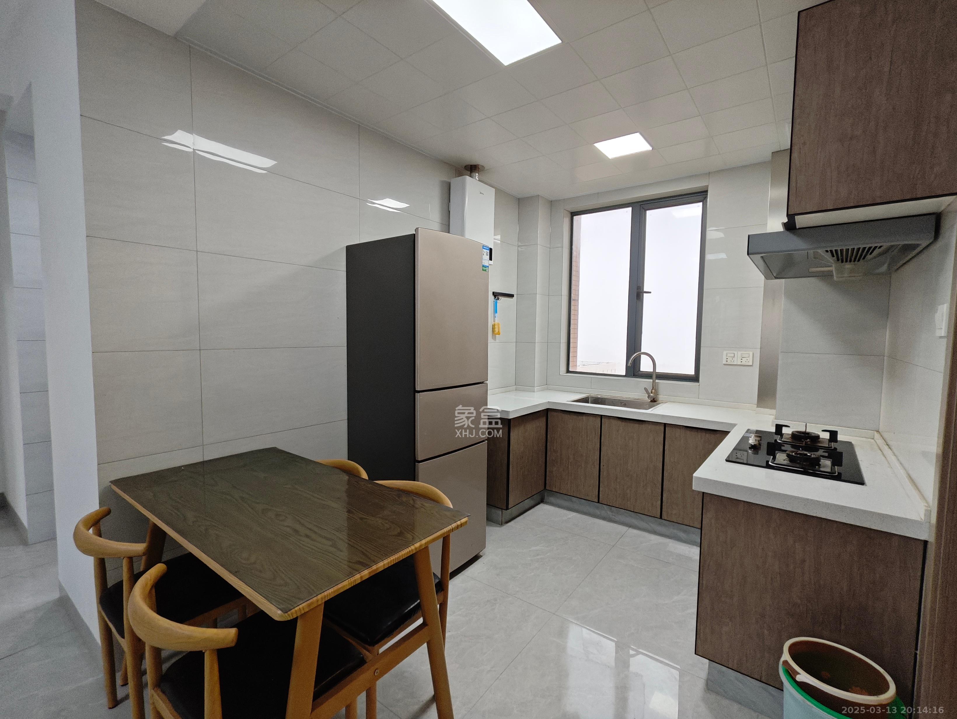 荣盛花语馨苑  3室2厅1卫    2700.0元/月 荣盛花语馨苑  3室2厅1卫    2700.0元/月室内图