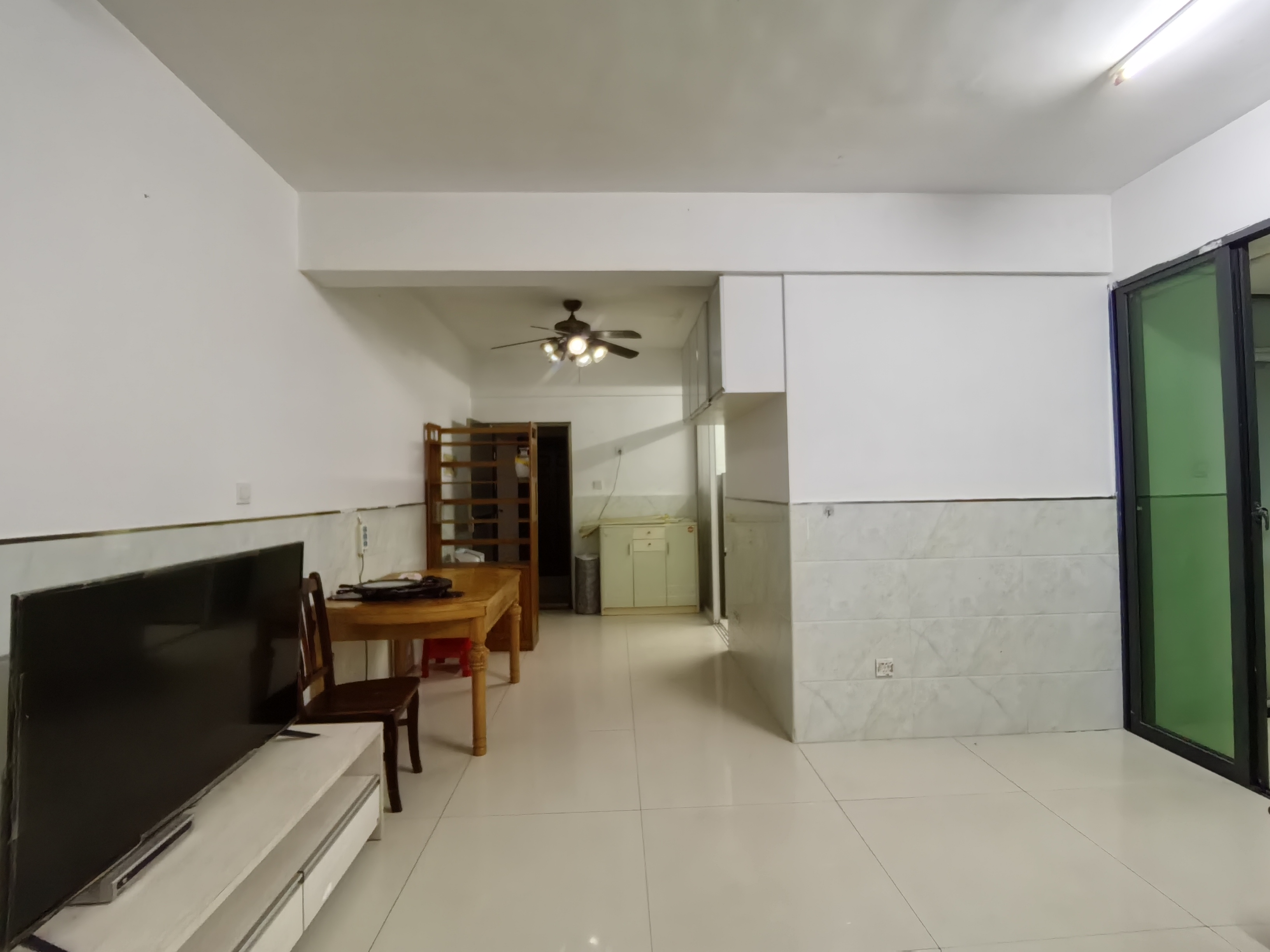 椰化苑 2室1厅1卫 2000.0元/月 椰化苑 2室1厅1卫 2000.0元/月室内图