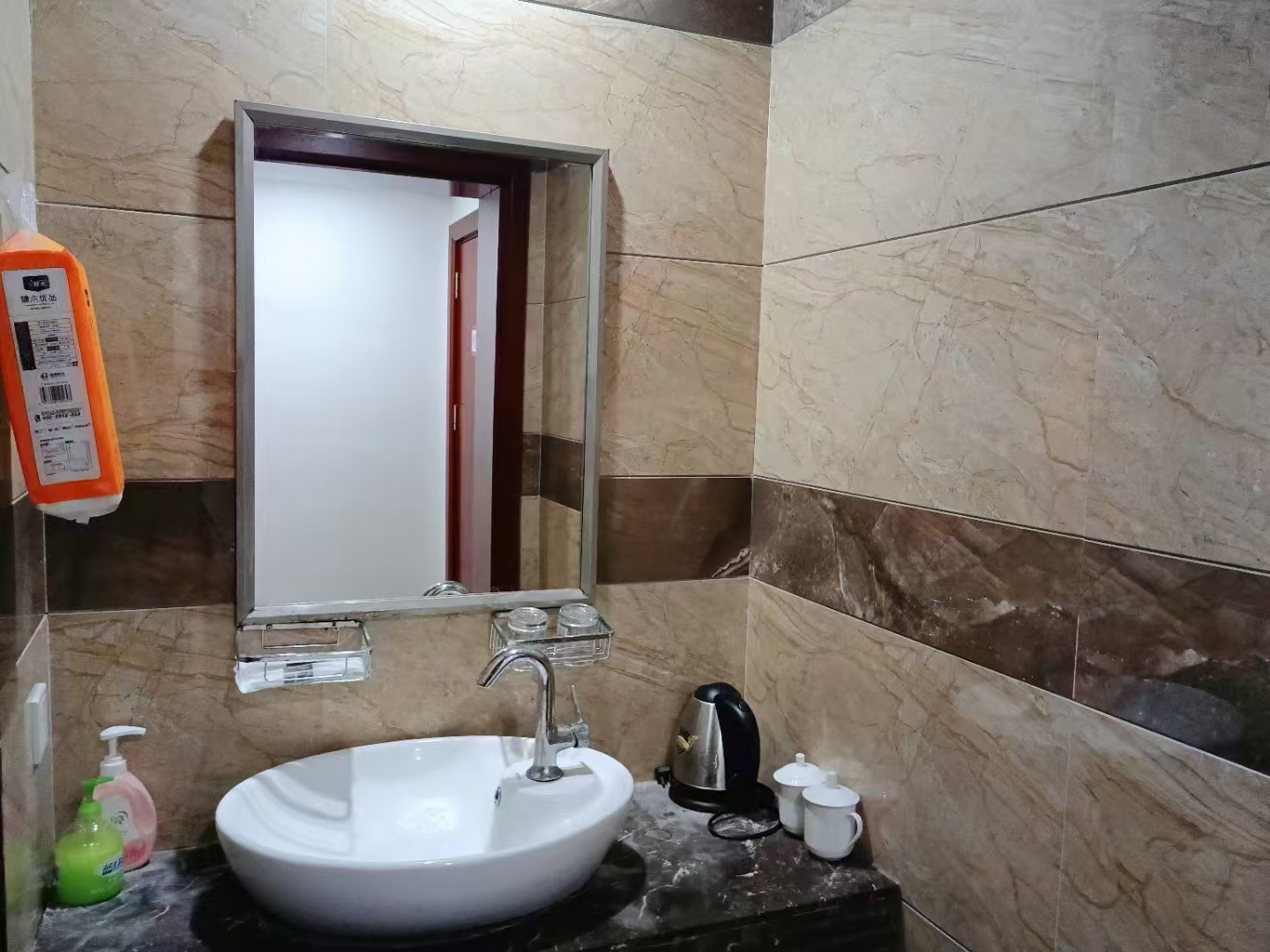 天门大厦 1室0厅0卫 1500.0元/月 天门大厦 1室0厅0卫 1500.0元/月室内图