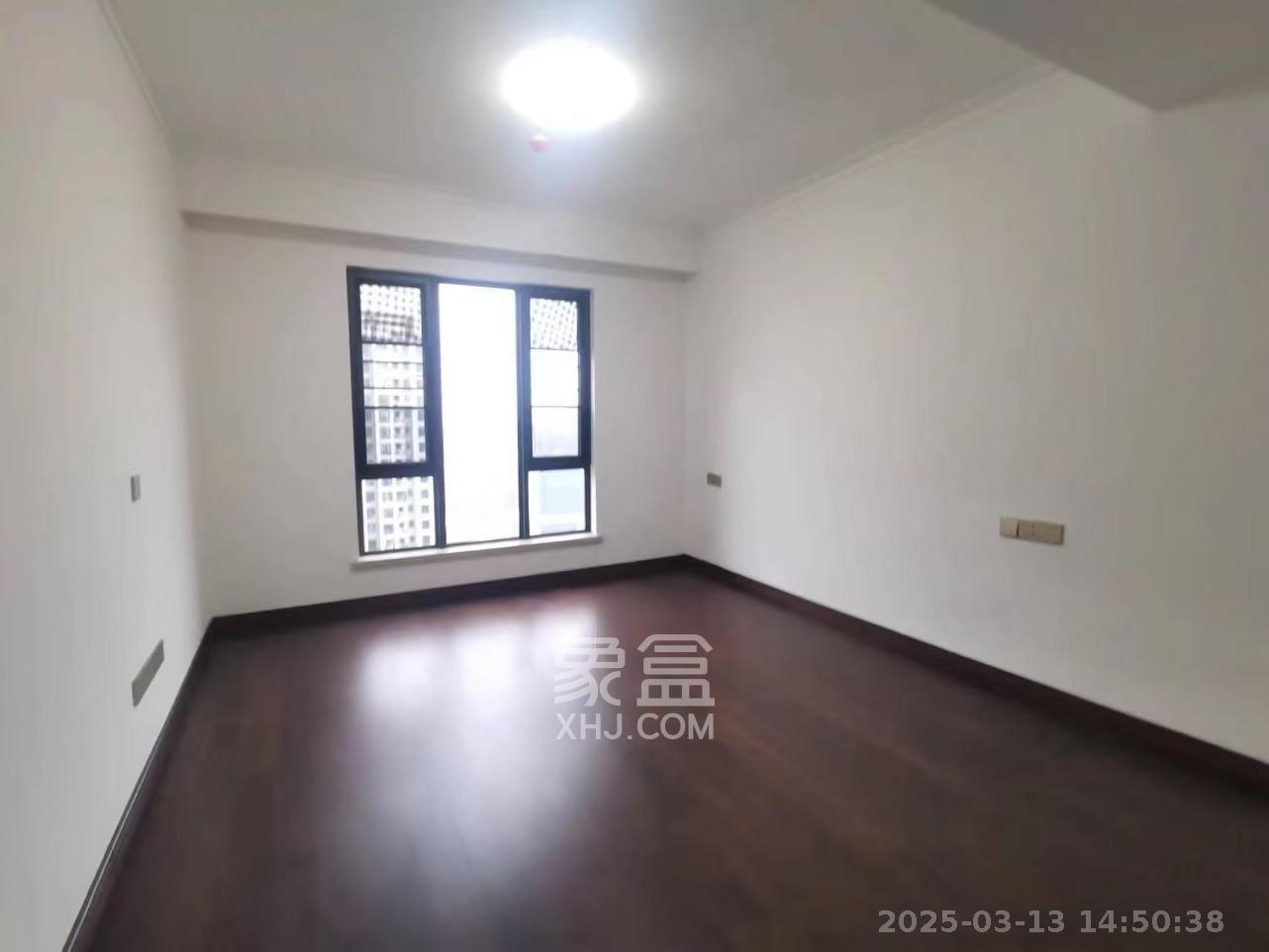 绿地长沙城际空间站（绿地新里佳苑）  4室2厅2卫   3500.00元/月室内图