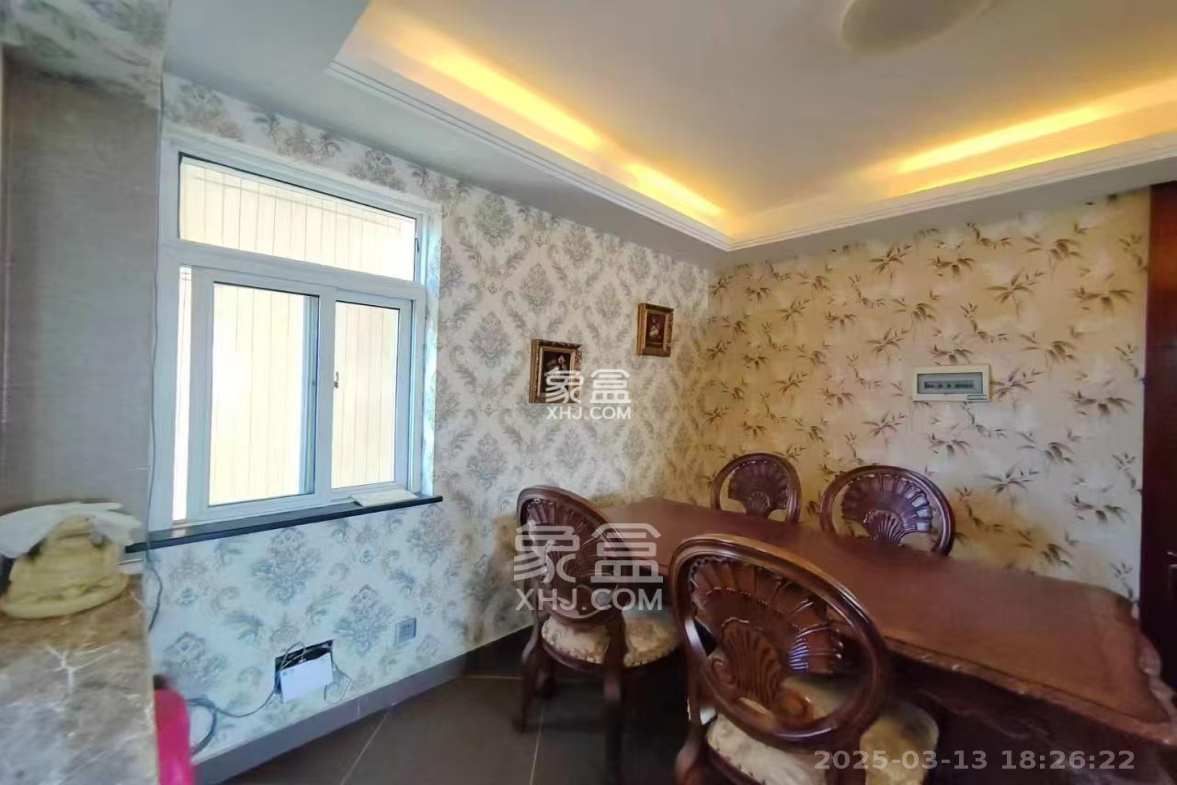 先锋水韵花都 4室2厅1卫 3500.0元/月 先锋水韵花都 4室2厅1卫 3500.0元/月室内图