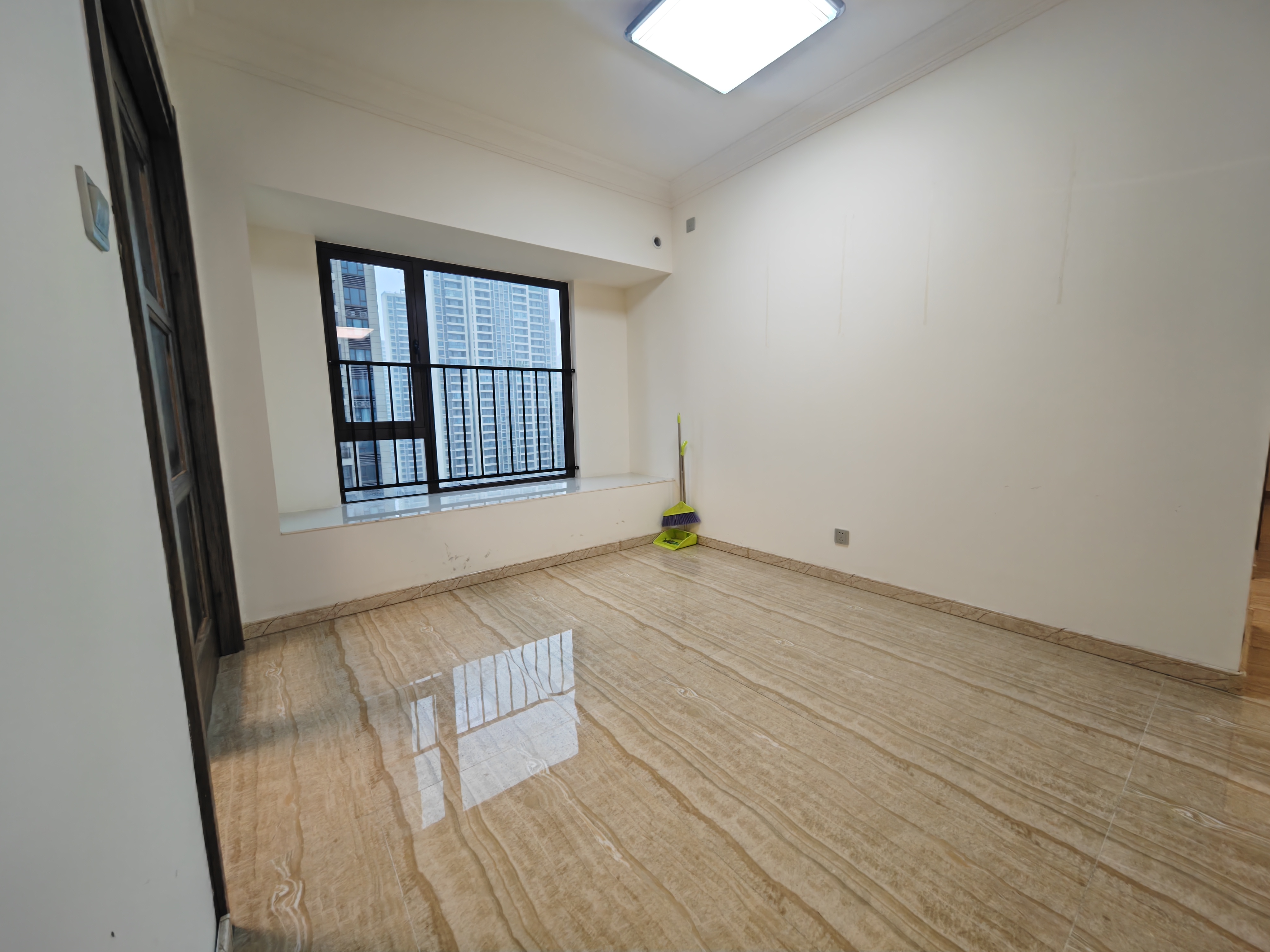 碧桂园酃湖世家 4室2厅2卫 1800.0元/月 碧桂园酃湖世家 4室2厅2卫 1800.0元/月室内图