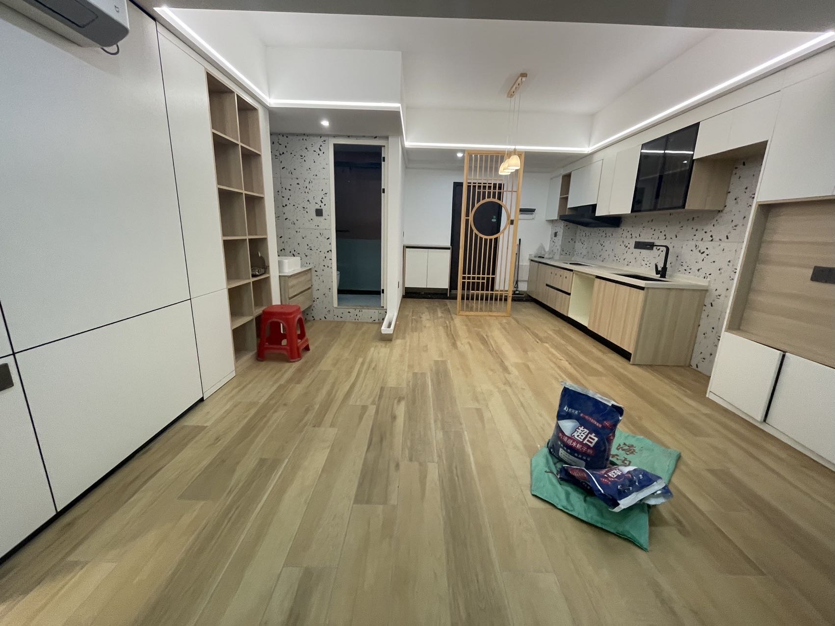 华贸大厦(华贸花苑) 2室2厅1卫 70.0万 华贸大厦(华贸花苑) 2室2厅1卫 70.0万客厅