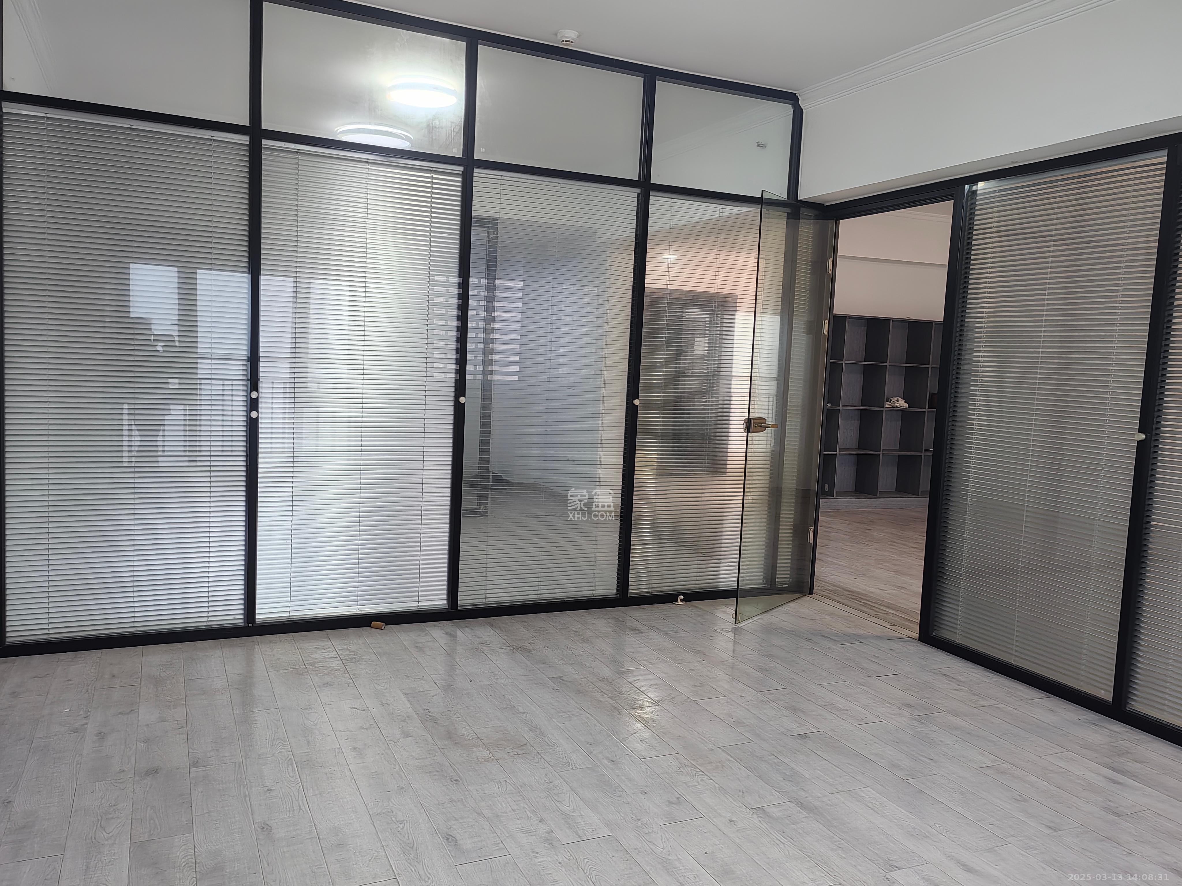 星大峰汇商务楼 1室1厅1卫 2980.0元/月 星大峰汇商务楼 1室1厅1卫 2980.0元/月室内图