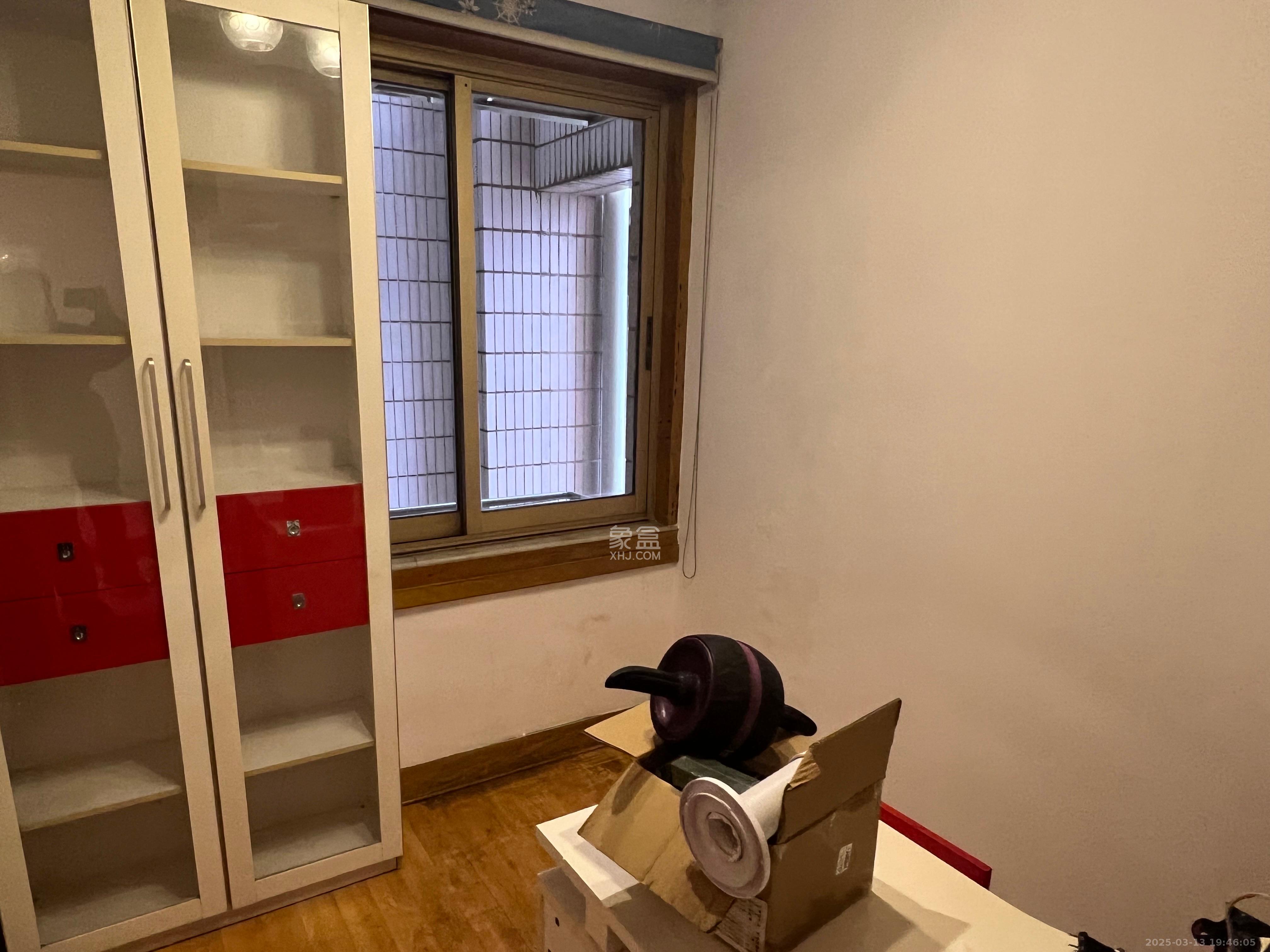 新富城  3室2厅2卫    4500.0元/月 新富城  3室2厅2卫    4500.0元/月室内图1