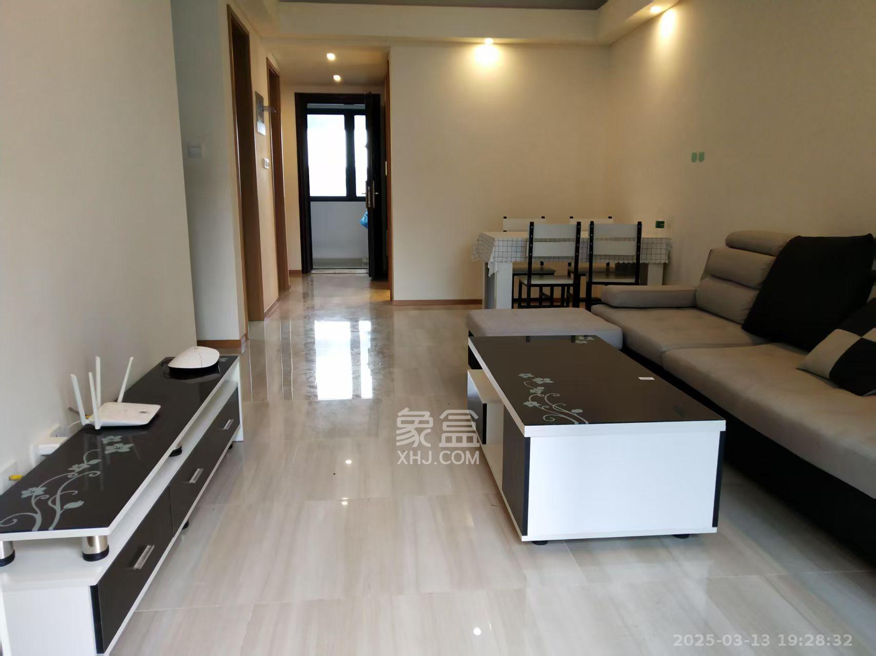 阳光100一期、四五期  2室2厅1卫    1200.0元/月 阳光100一期、四五期  2室2厅1卫    1200.0元/月室内图