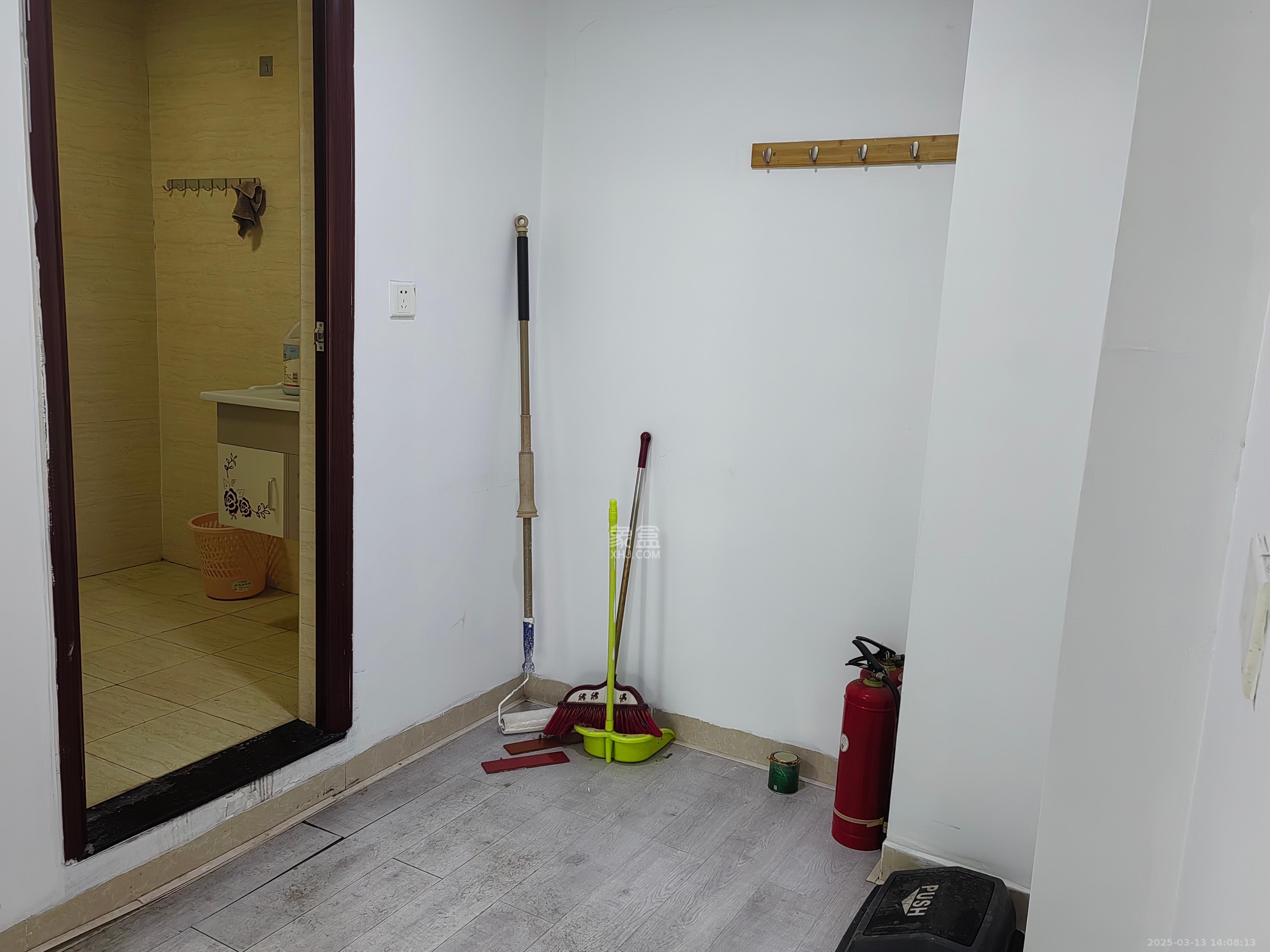 星大峰汇商务楼 1室1厅1卫 2980.0元/月 星大峰汇商务楼 1室1厅1卫 2980.0元/月室内图