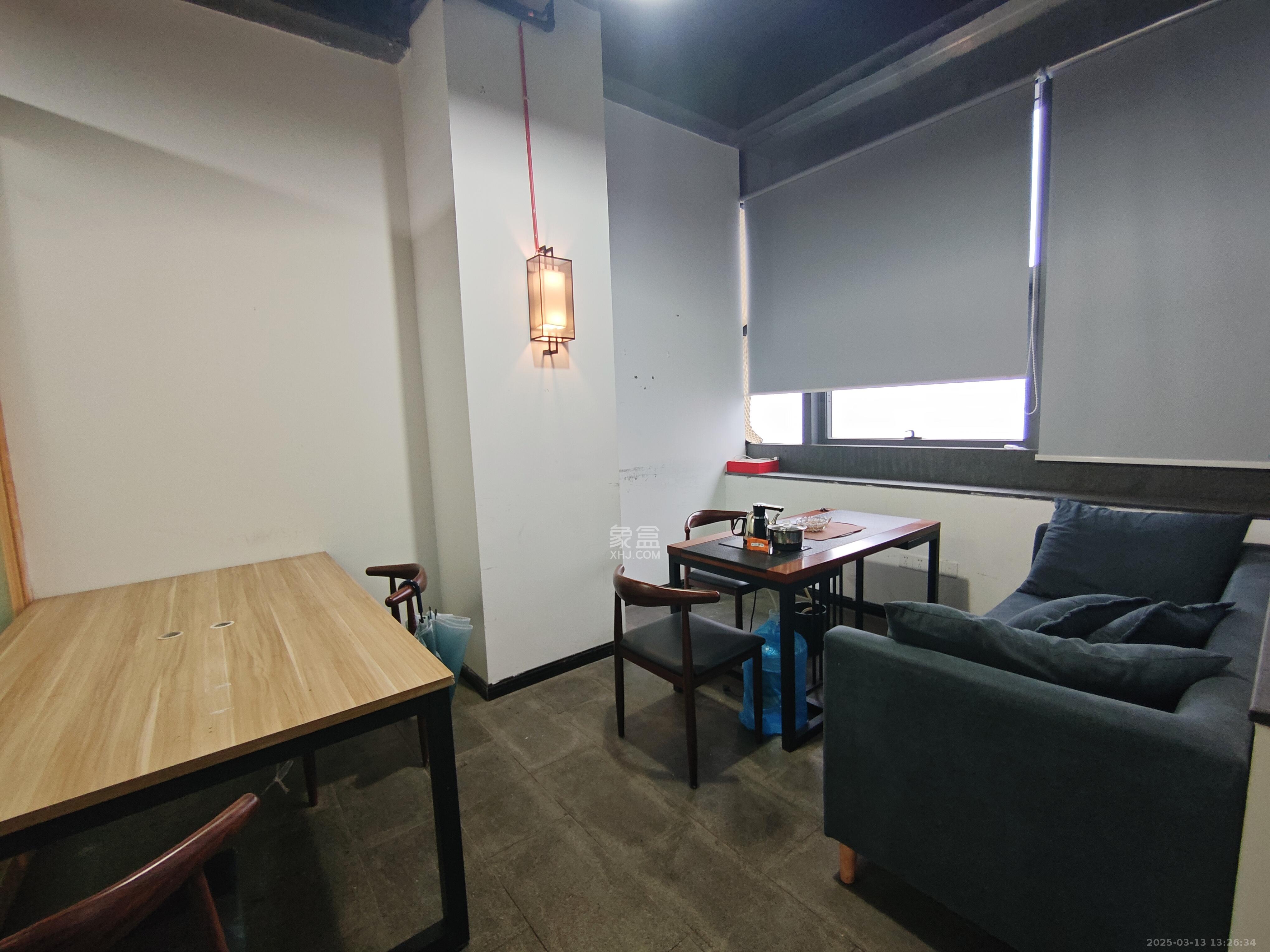 保利麓谷林语I区  1室1厅1卫   5500.00元/月室内图
