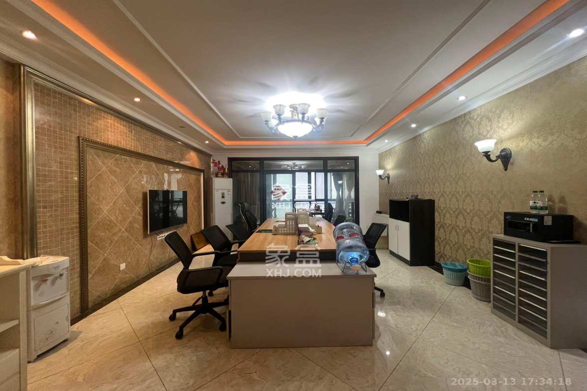 藏珑湖上国际花园 4室2厅2卫 6500.0元/月 藏珑湖上国际花园 4室2厅2卫 6500.0元/月室内图