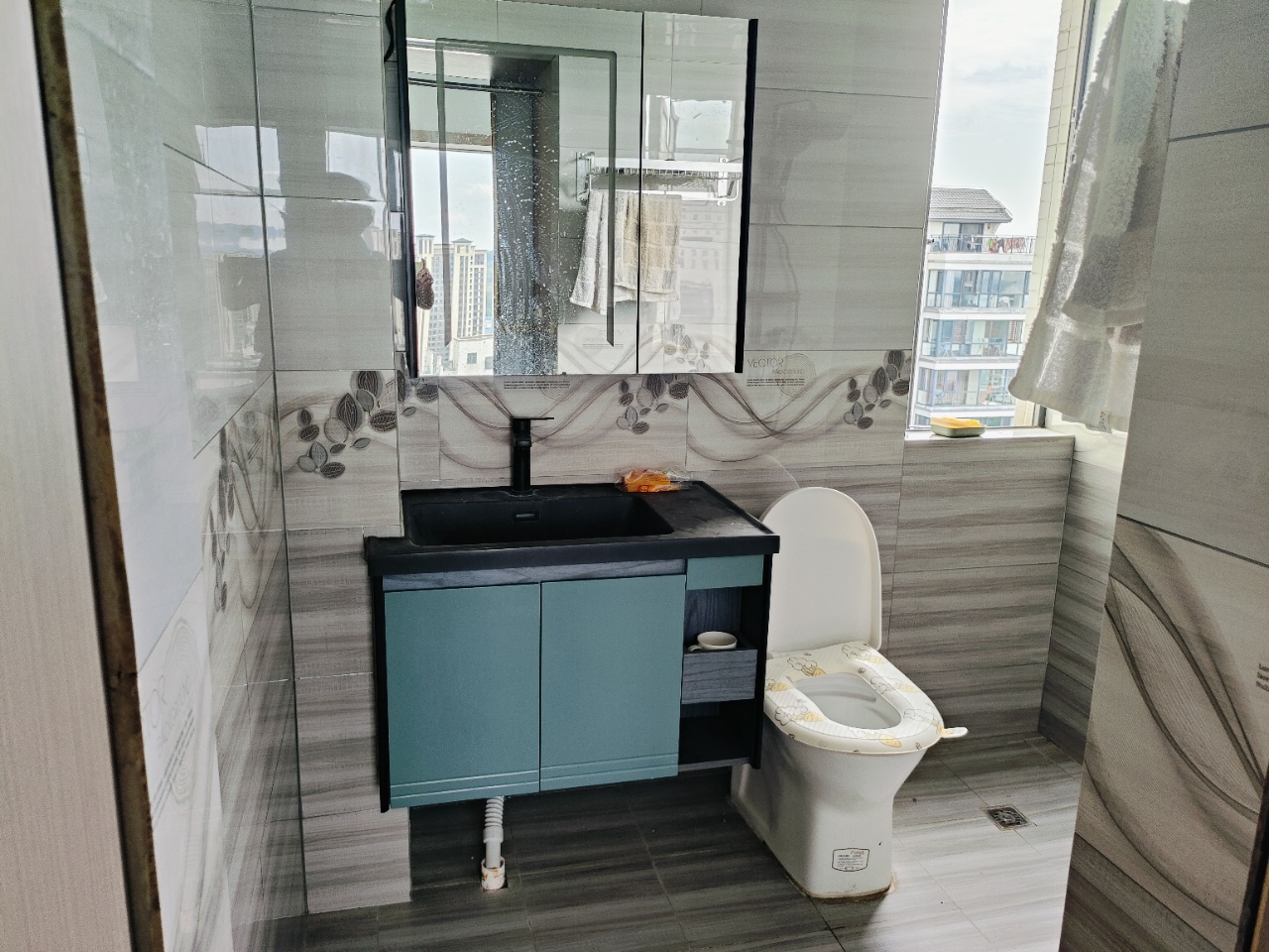 梓山湖领御 1室2厅2卫 2200.0元/月 梓山湖领御 1室2厅2卫 2200.0元/月室内图