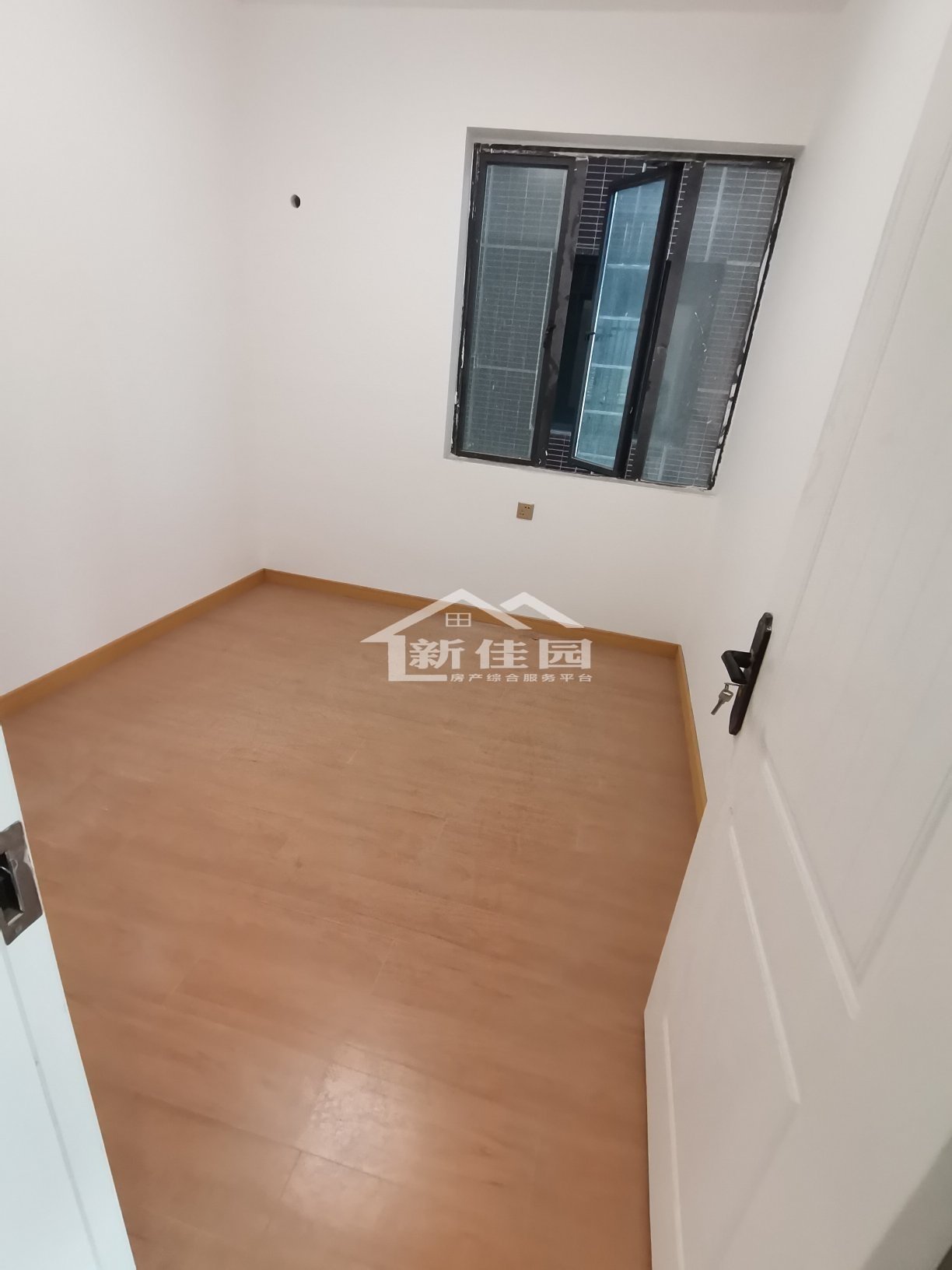 南门口安置小区一期 3室2厅2卫 85.0万 南门口安置小区一期 3室2厅2卫 85.0万客厅