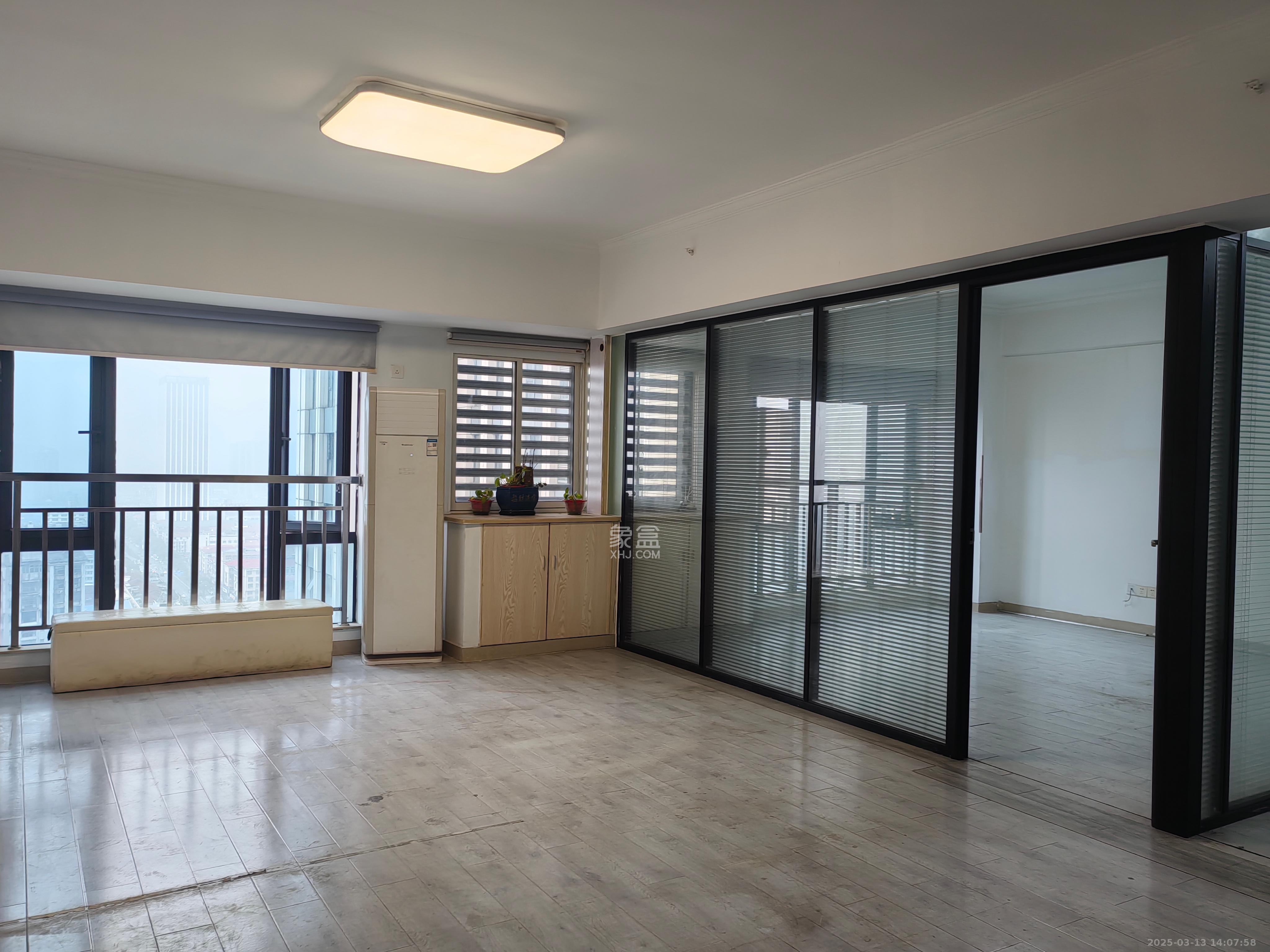 星大峰汇商务楼 1室1厅1卫 2980.0元/月 星大峰汇商务楼 1室1厅1卫 2980.0元/月室内图