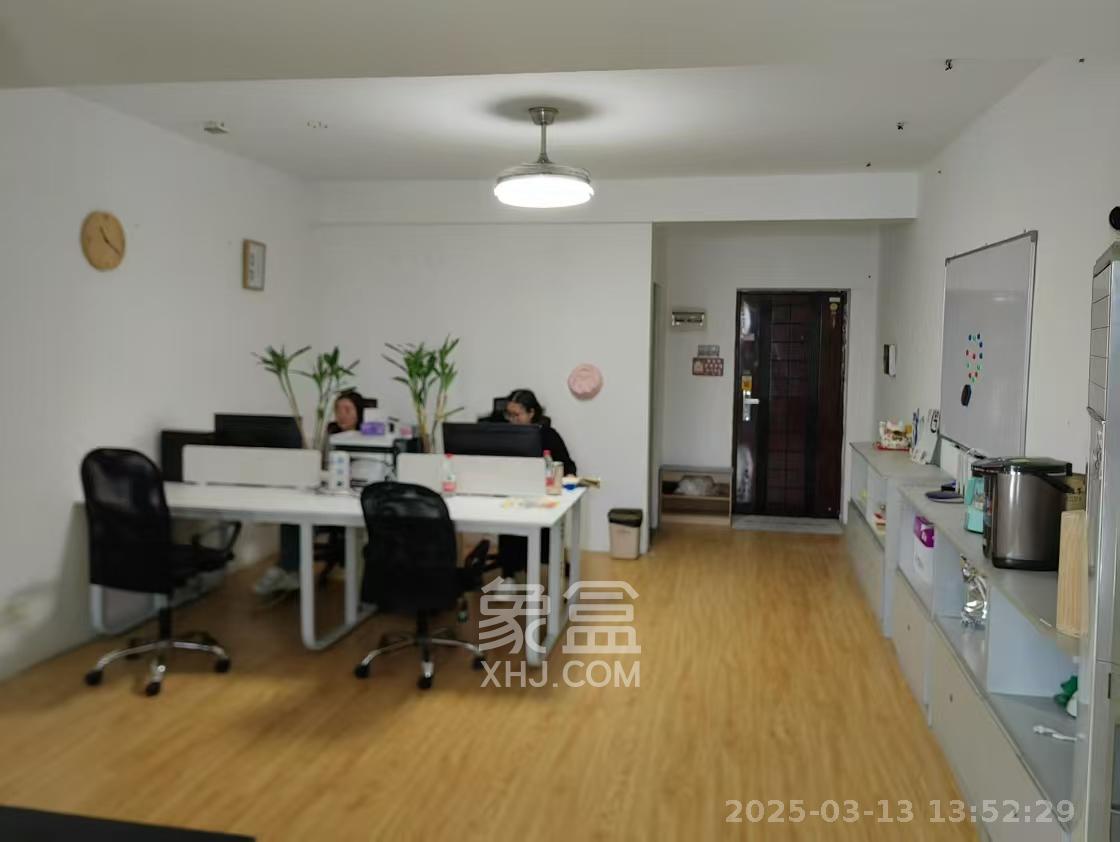 通华天都  1室1厅1卫    2100.0元/月室内图