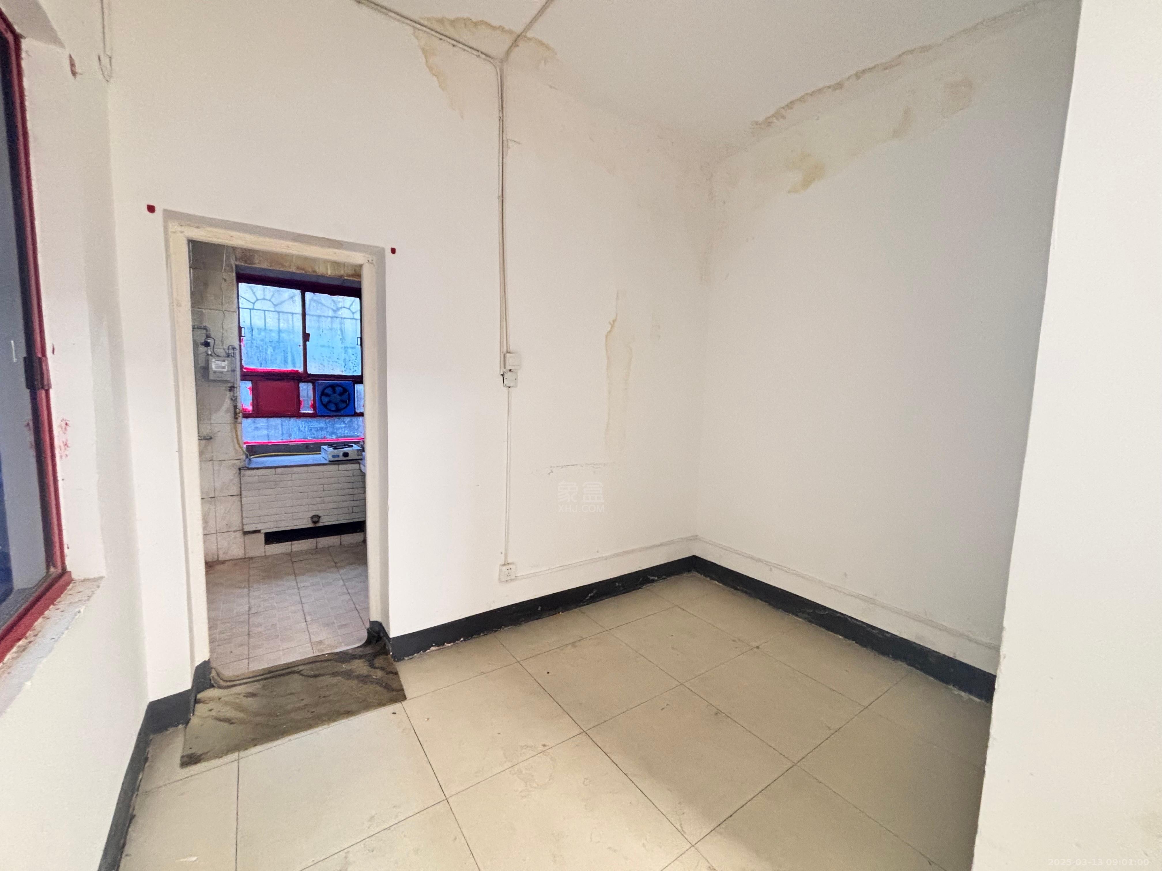 庆云山庄(里面有石塘冲) 2室2厅1卫 1400.0元/月 庆云山庄(里面有石塘冲) 2室2厅1卫 1400.0元/月室内图