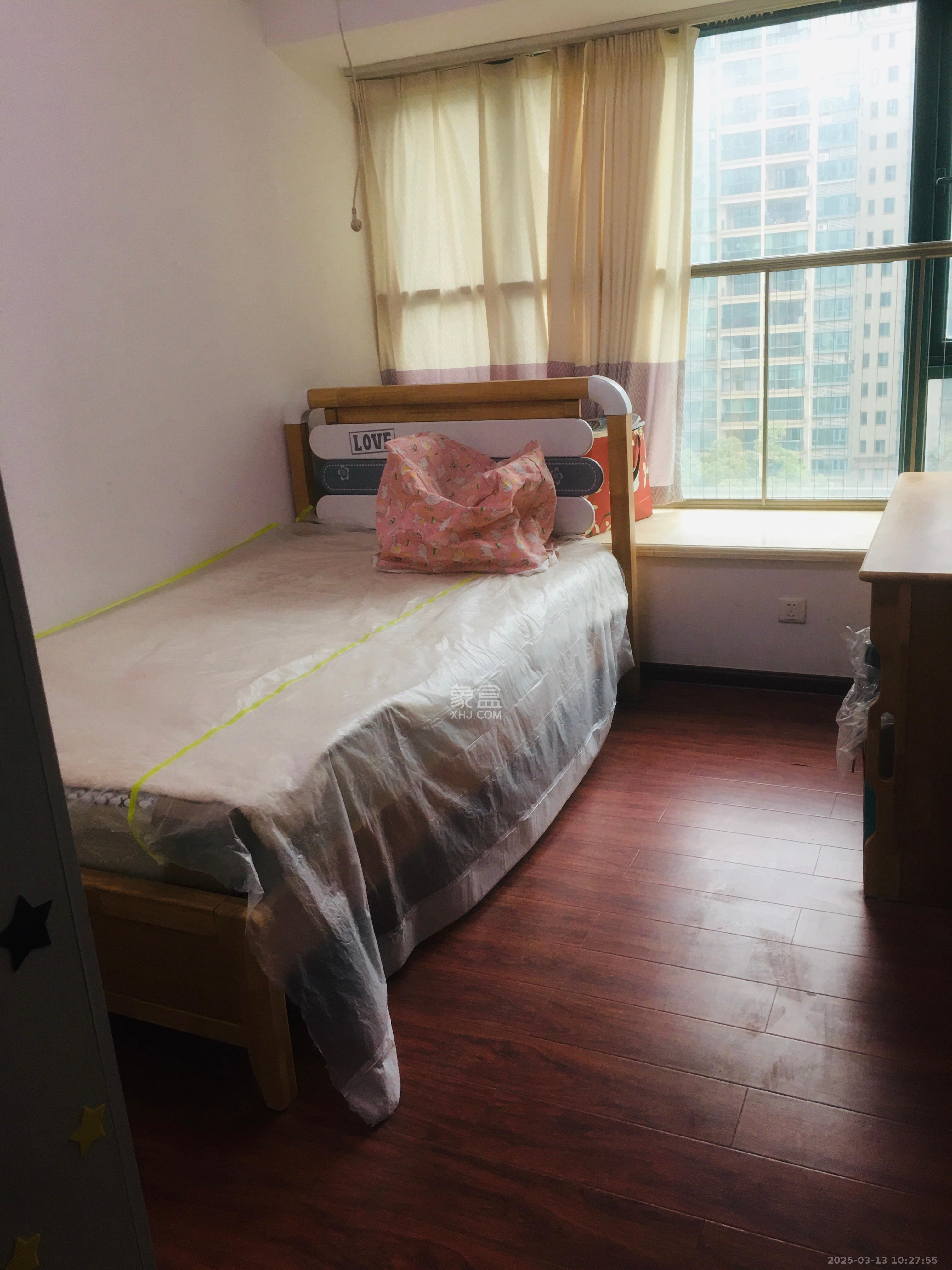 恒大名都  4室2厅1卫   3200.00元/月室内图