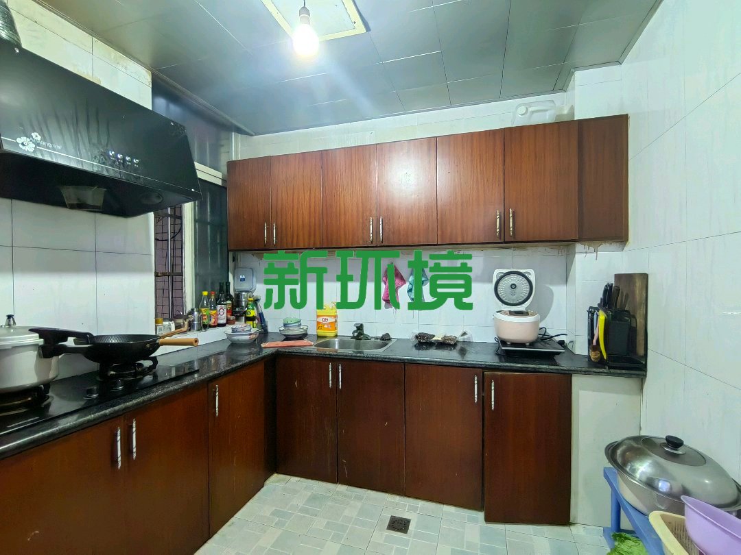 华宇新村  5室3厅4卫   95.80万客厅