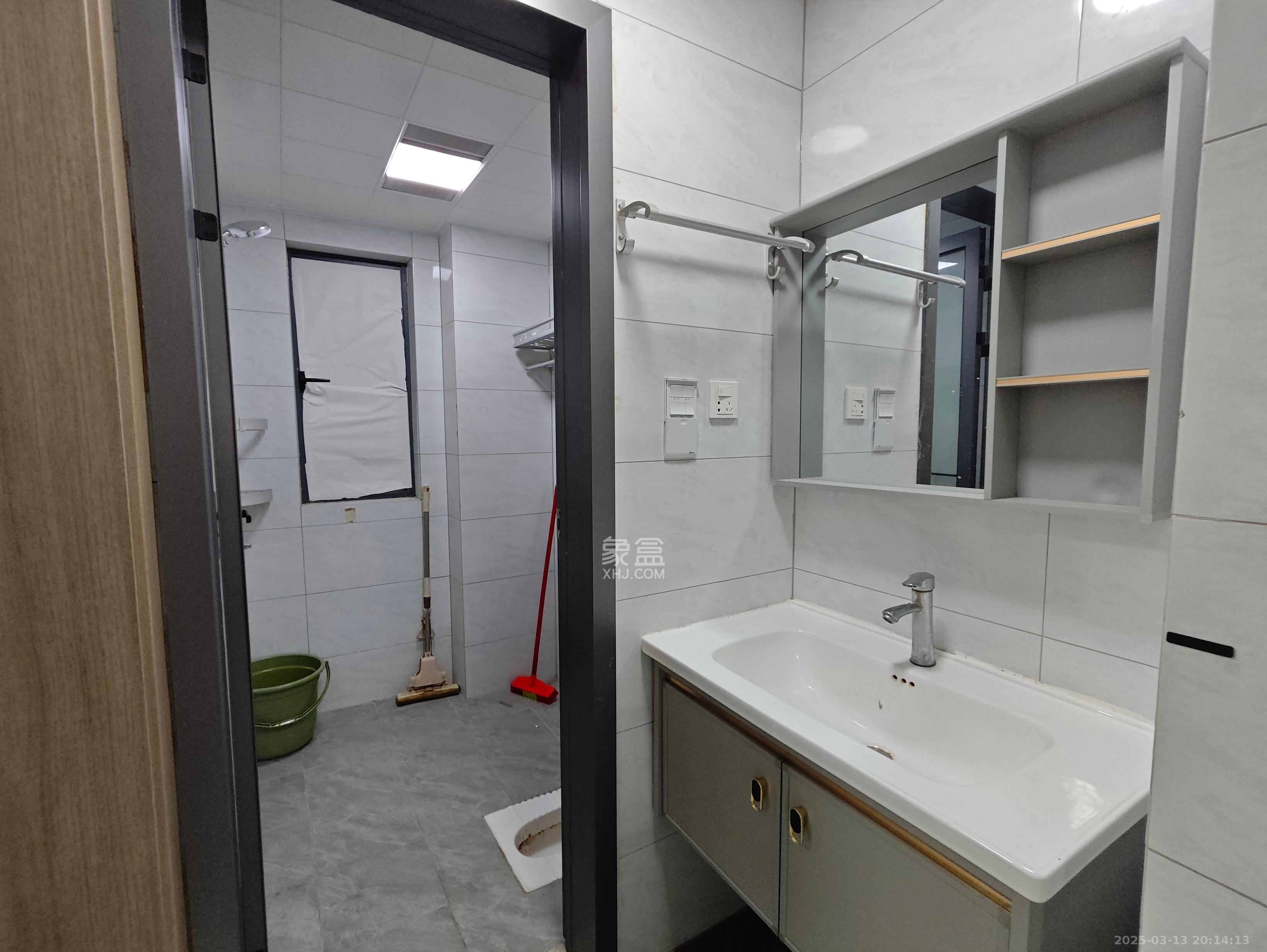 荣盛花语馨苑  3室2厅1卫    2700.0元/月 荣盛花语馨苑  3室2厅1卫    2700.0元/月室内图