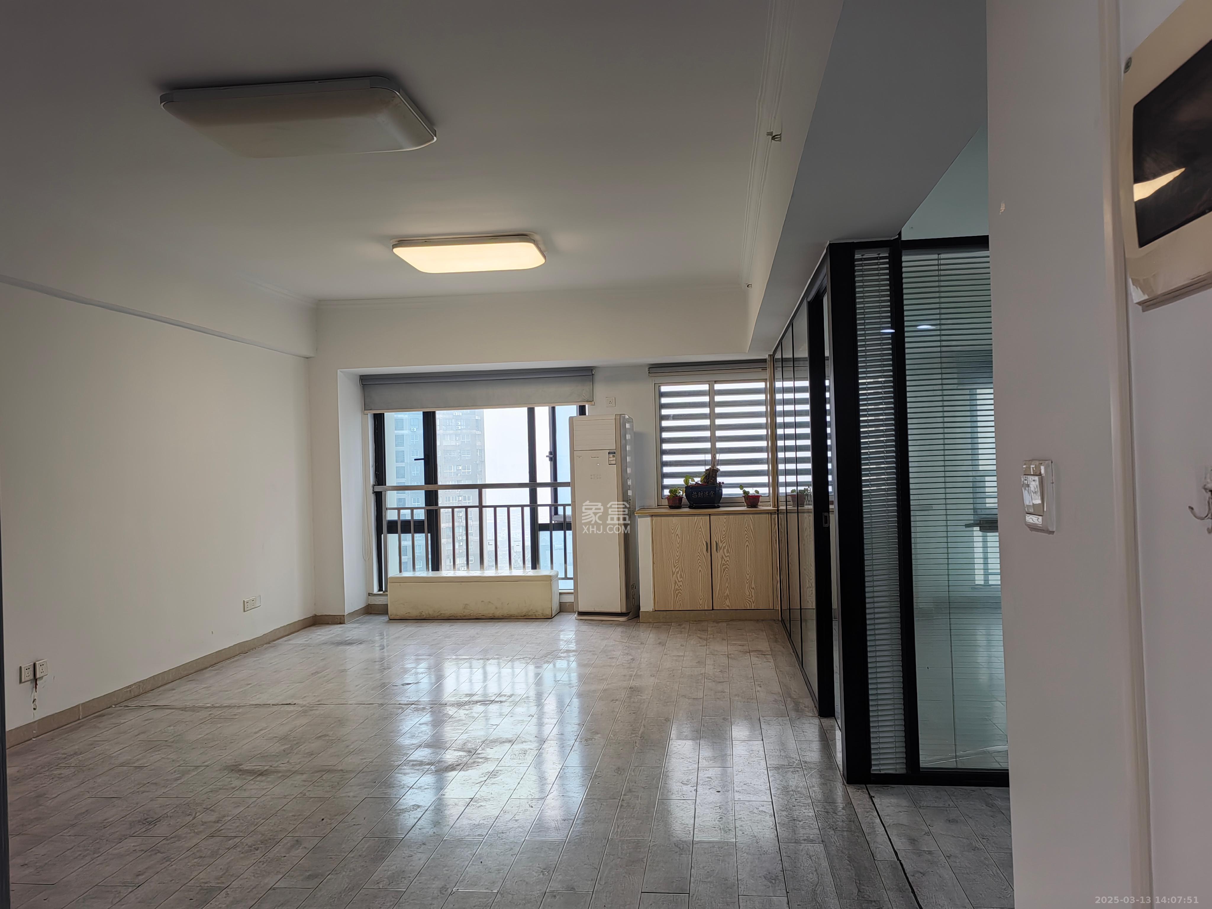 星大峰汇商务楼 1室1厅1卫 2980.0元/月 星大峰汇商务楼 1室1厅1卫 2980.0元/月室内图