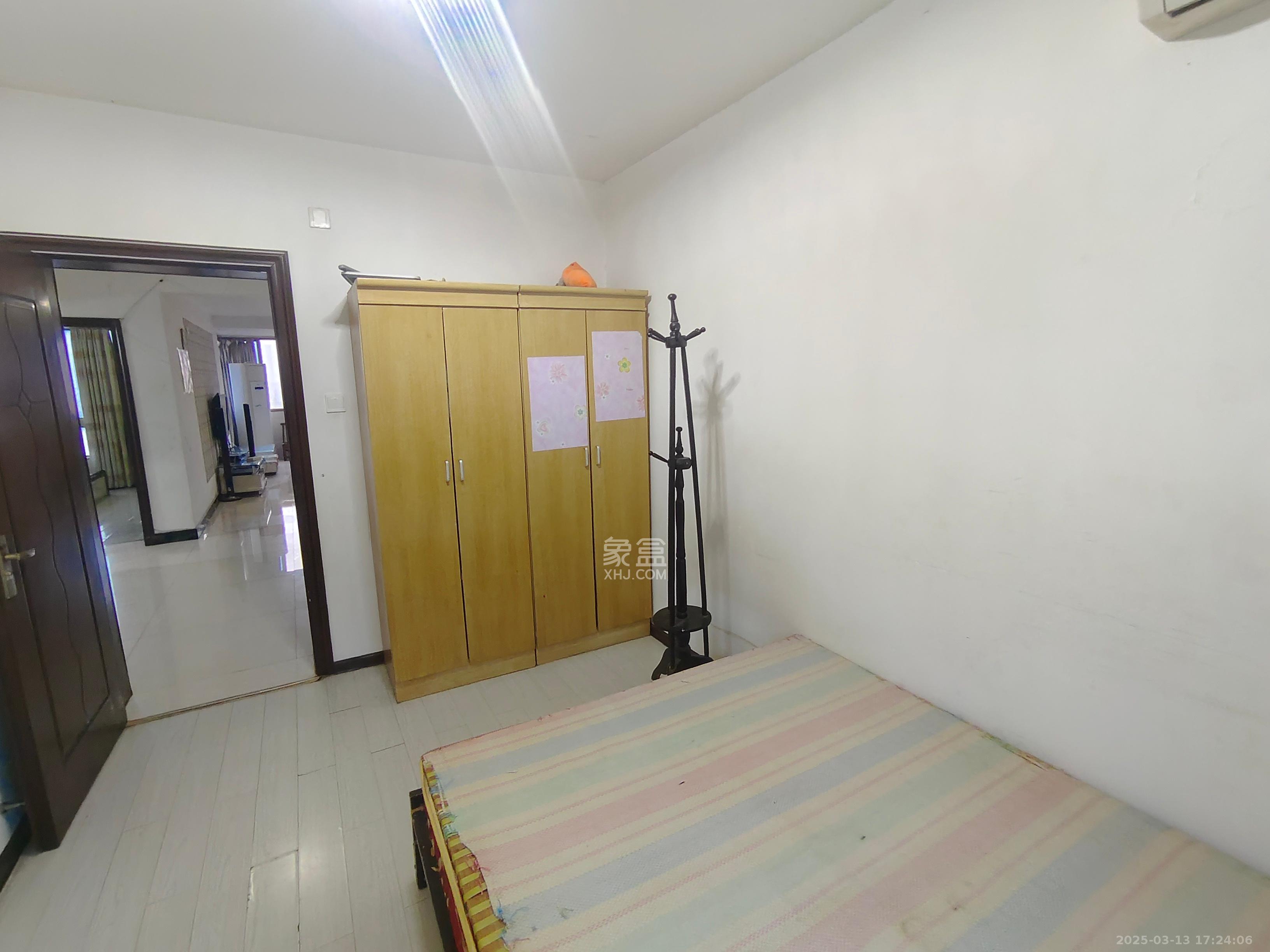 阳明山庄  4室2厅2卫   2500.00元/月室内图