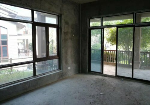 碧桂园  4室2厅2卫   163.80万客厅