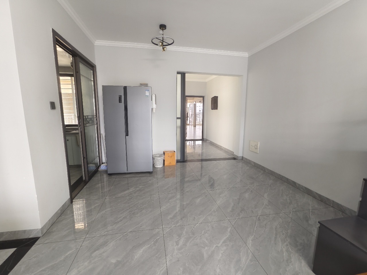 消防总队琼山住宅小区 4室2厅2卫 178.0万 消防总队琼山住宅小区 4室2厅2卫 178.0万客厅