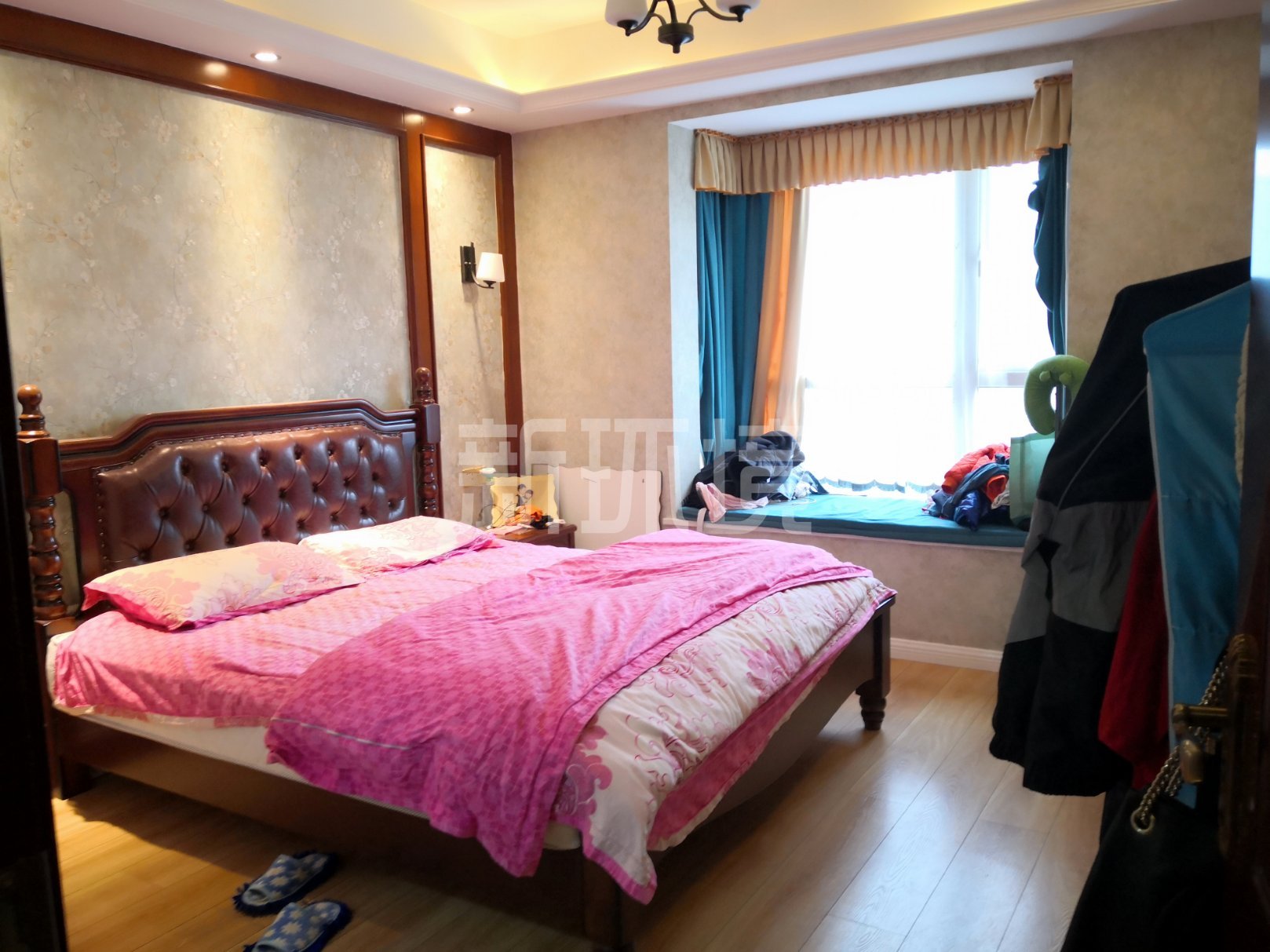 高盛澧园一二期  4室2厅2卫   118.00万客厅