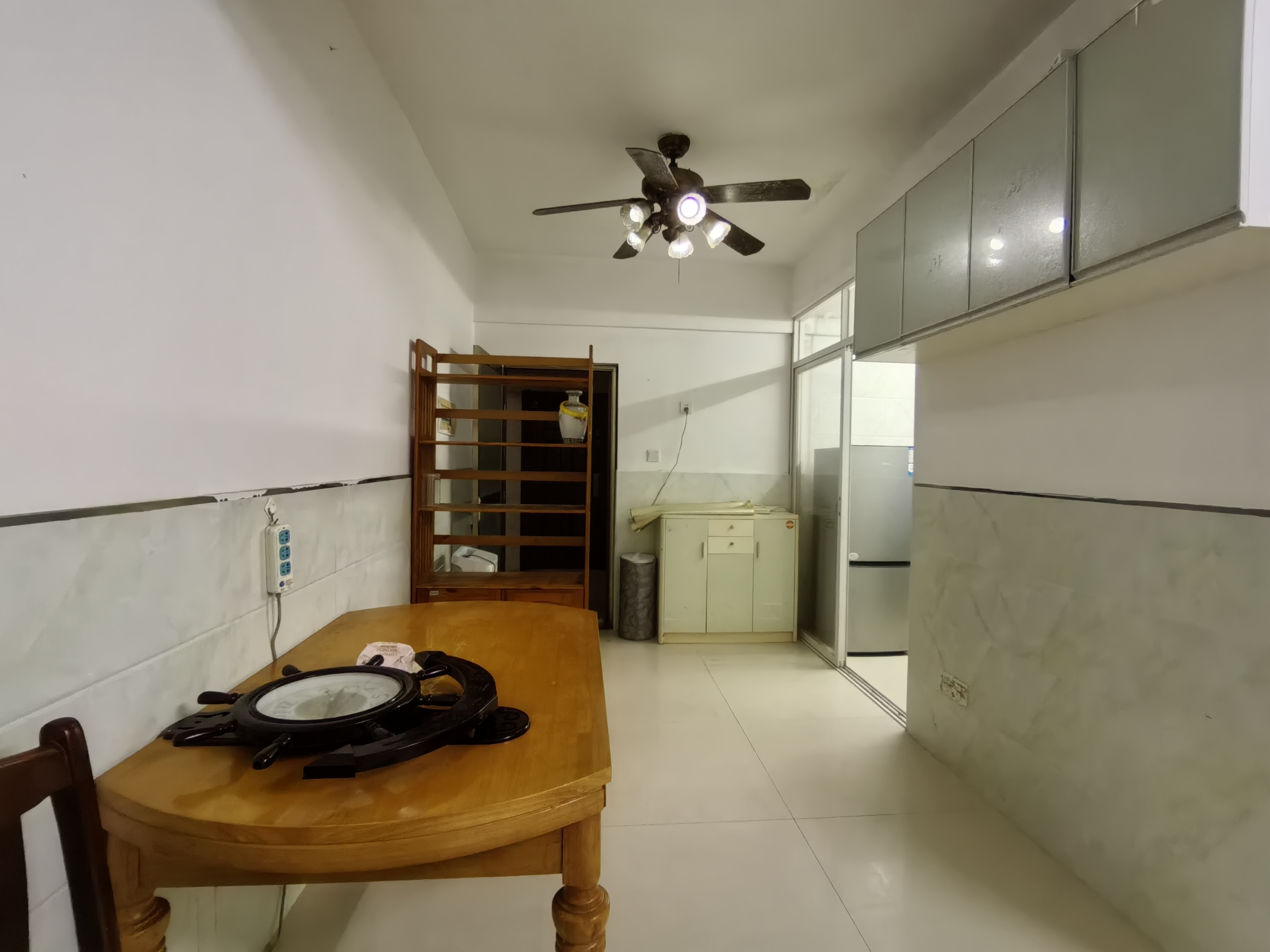 椰化苑 2室1厅1卫 2000.0元/月 椰化苑 2室1厅1卫 2000.0元/月室内图