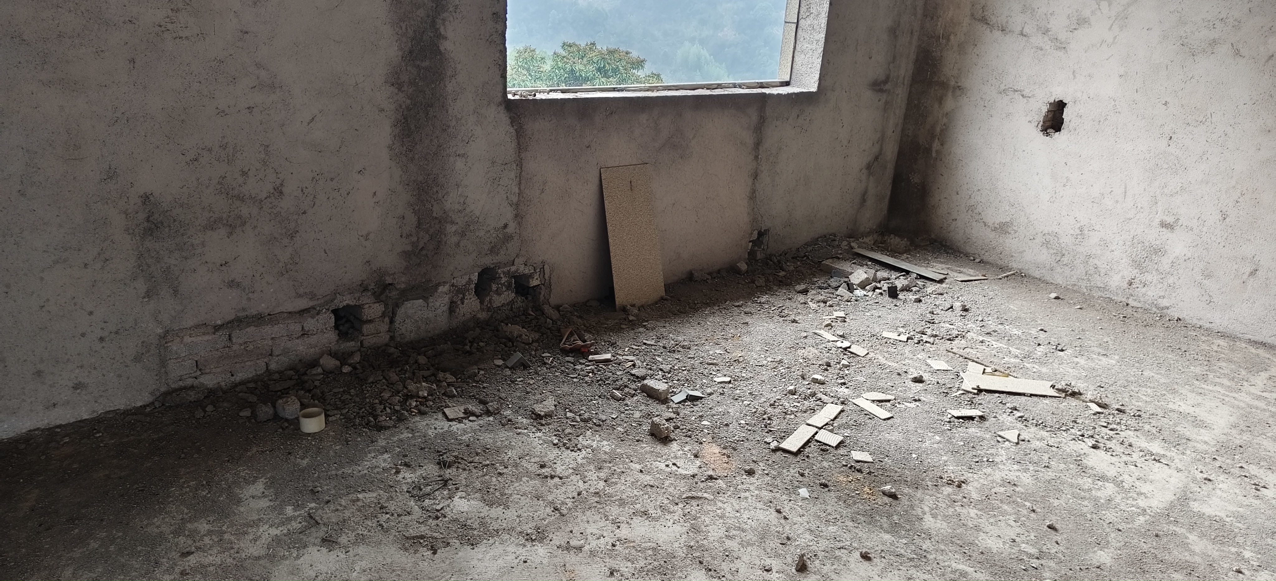 南庄坪散盘 8室2厅3卫 88.0万 南庄坪散盘 8室2厅3卫 88.0万客厅