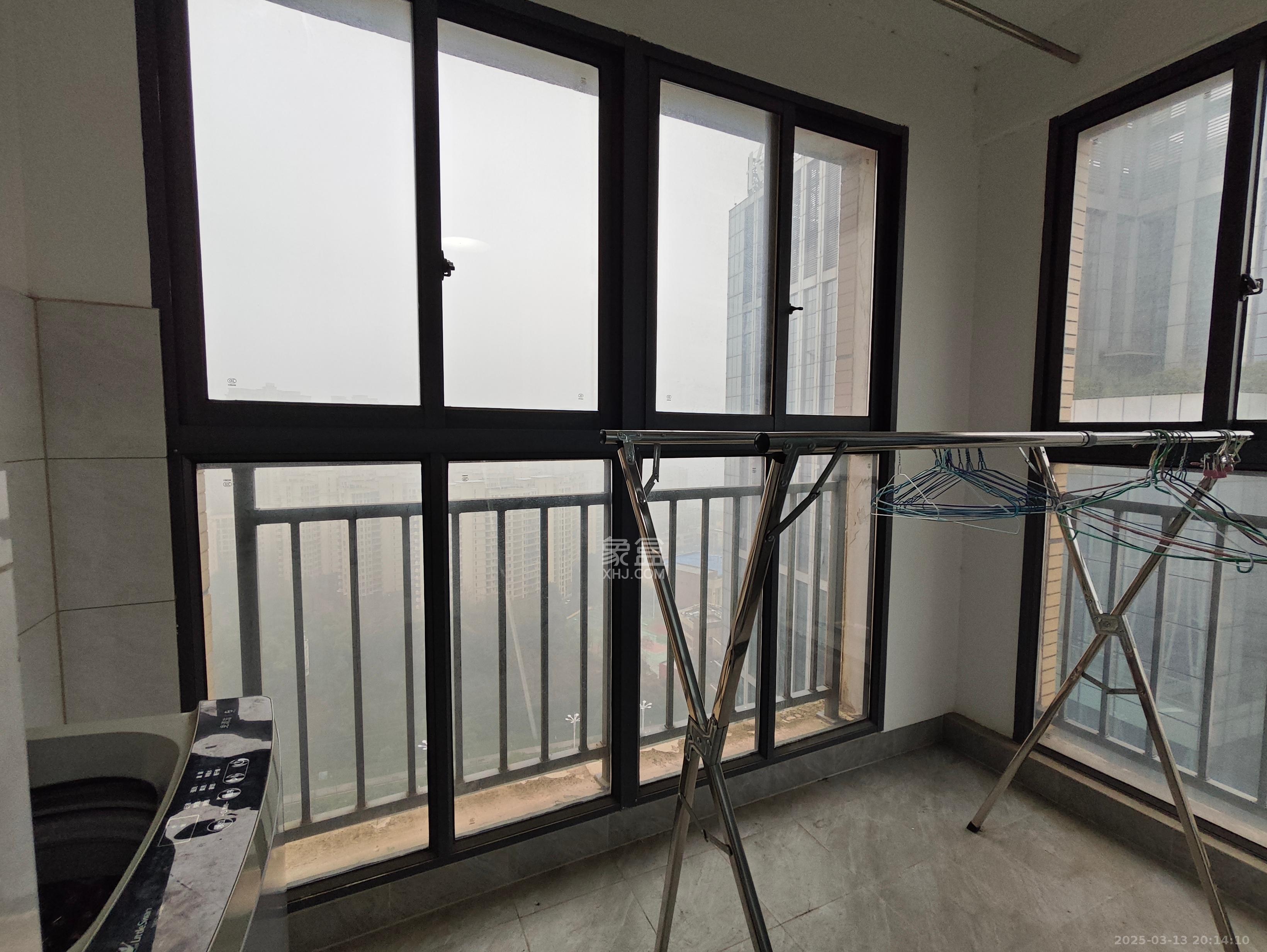 荣盛花语馨苑  3室2厅1卫    2700.0元/月 荣盛花语馨苑  3室2厅1卫    2700.0元/月室内图