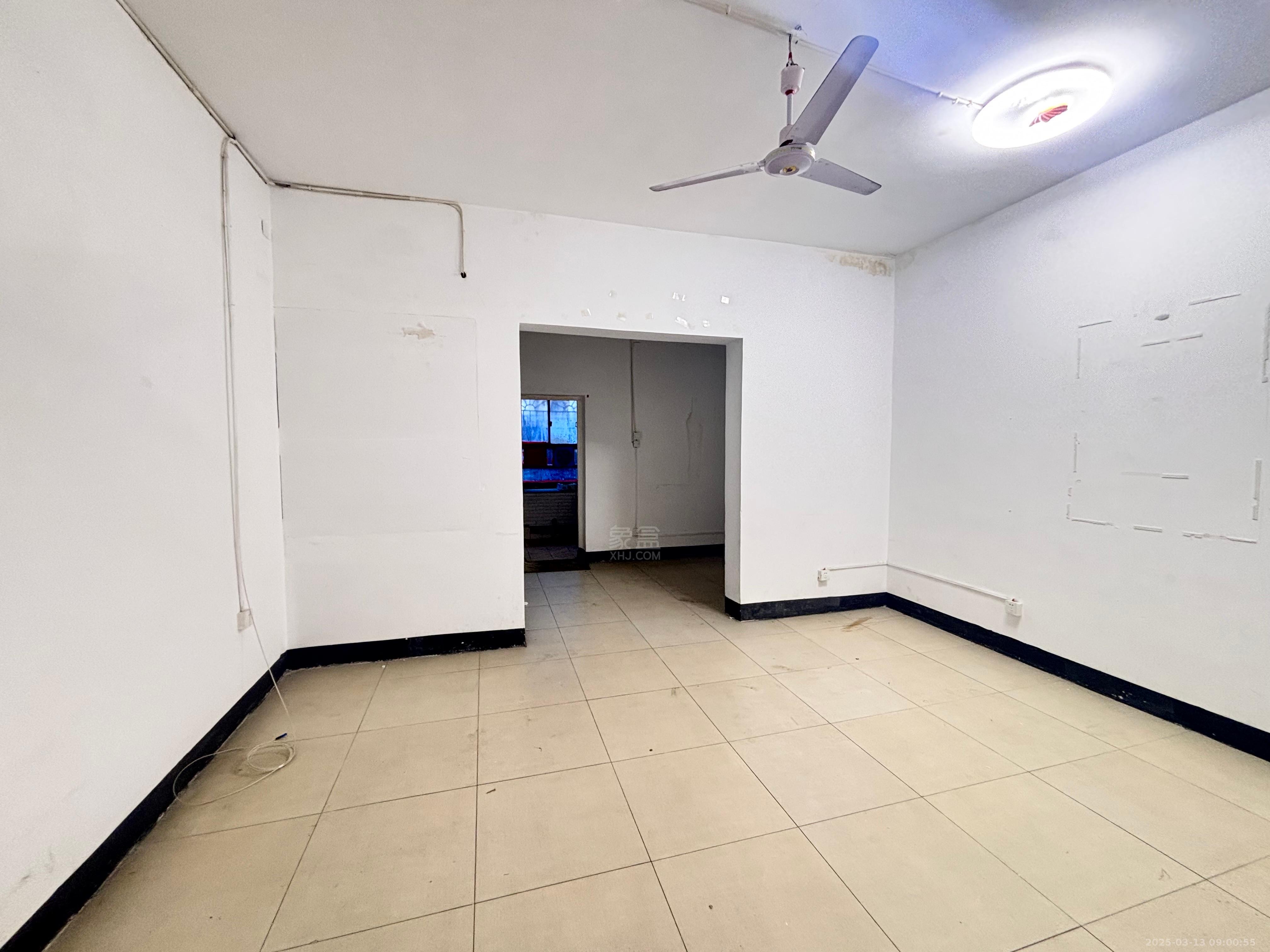 庆云山庄(里面有石塘冲) 2室2厅1卫 1400.0元/月 庆云山庄(里面有石塘冲) 2室2厅1卫 1400.0元/月室内图