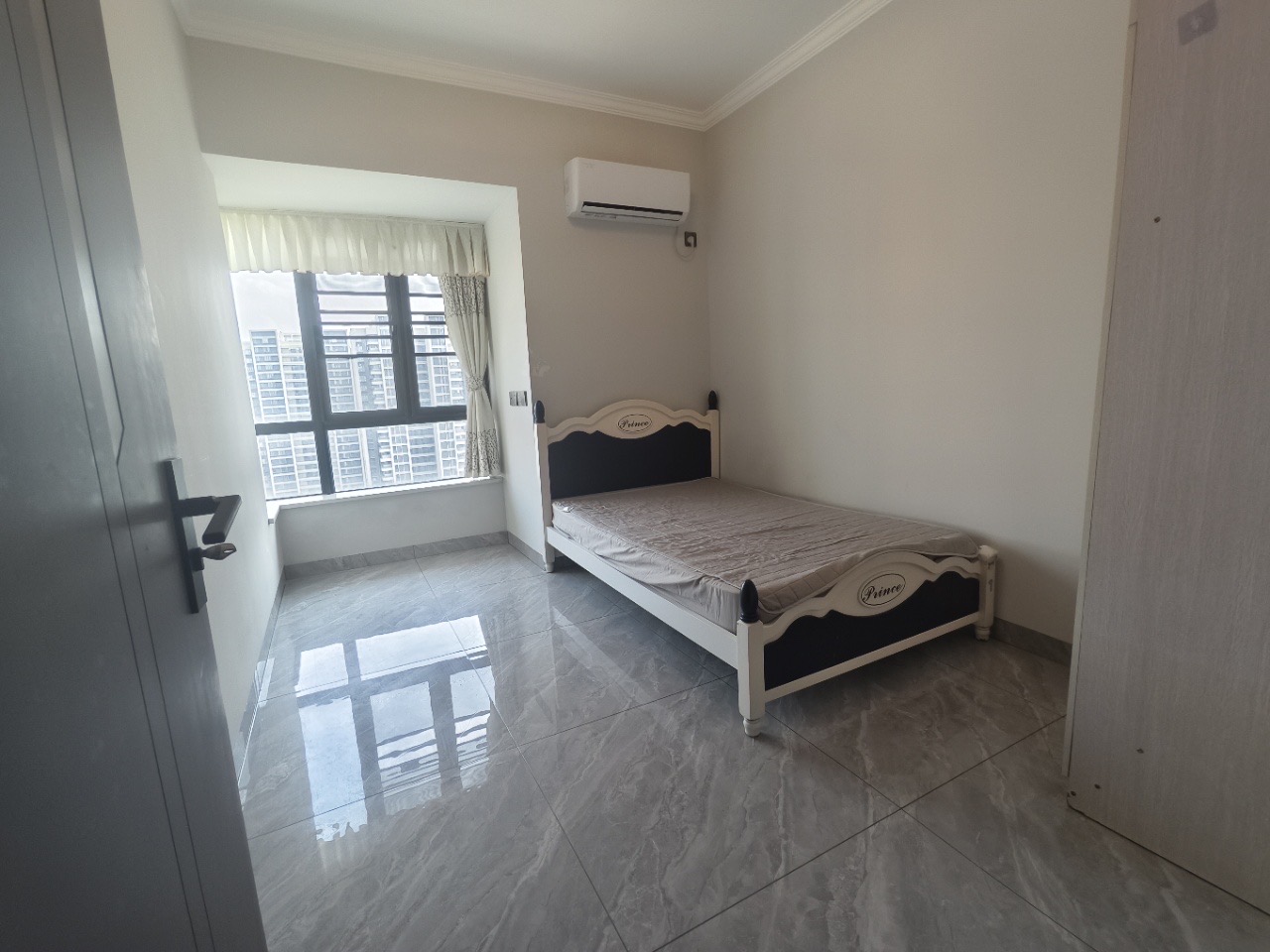 消防总队琼山住宅小区 4室2厅2卫 178.0万 消防总队琼山住宅小区 4室2厅2卫 178.0万客厅