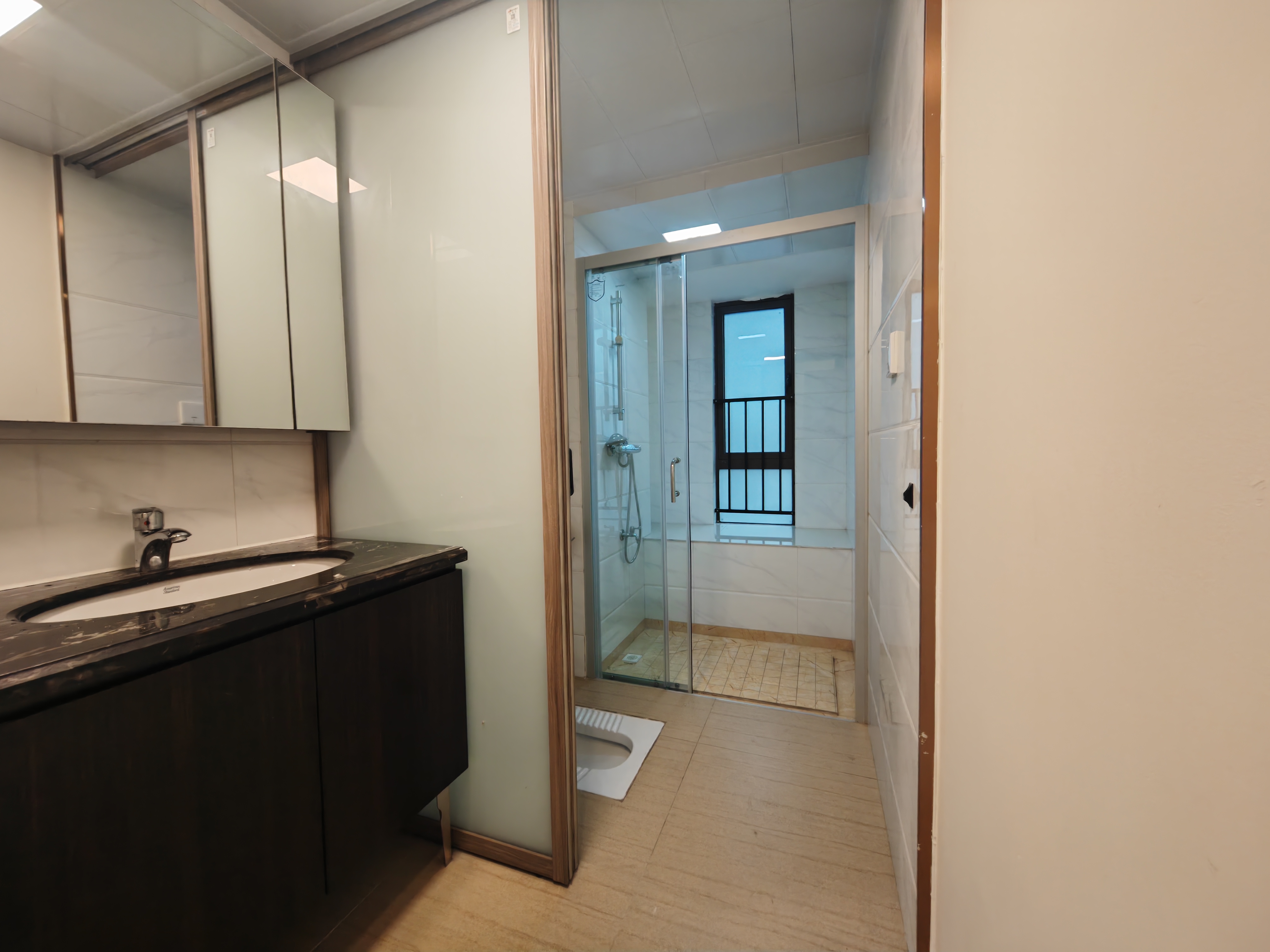 碧桂园酃湖世家 4室2厅2卫 1800.0元/月 碧桂园酃湖世家 4室2厅2卫 1800.0元/月室内图