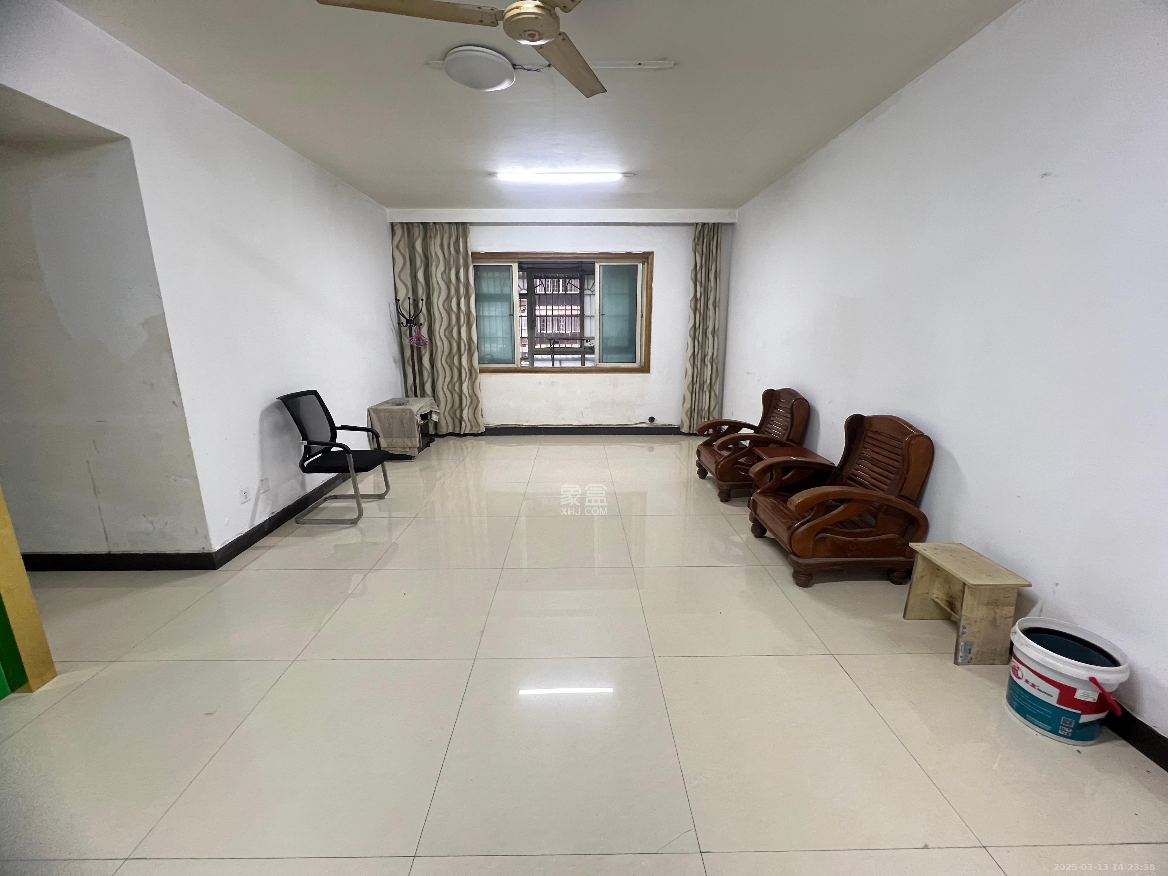 紫薇鑫园 4室2厅2卫 2600.0元/月 紫薇鑫园 4室2厅2卫 2600.0元/月室内图