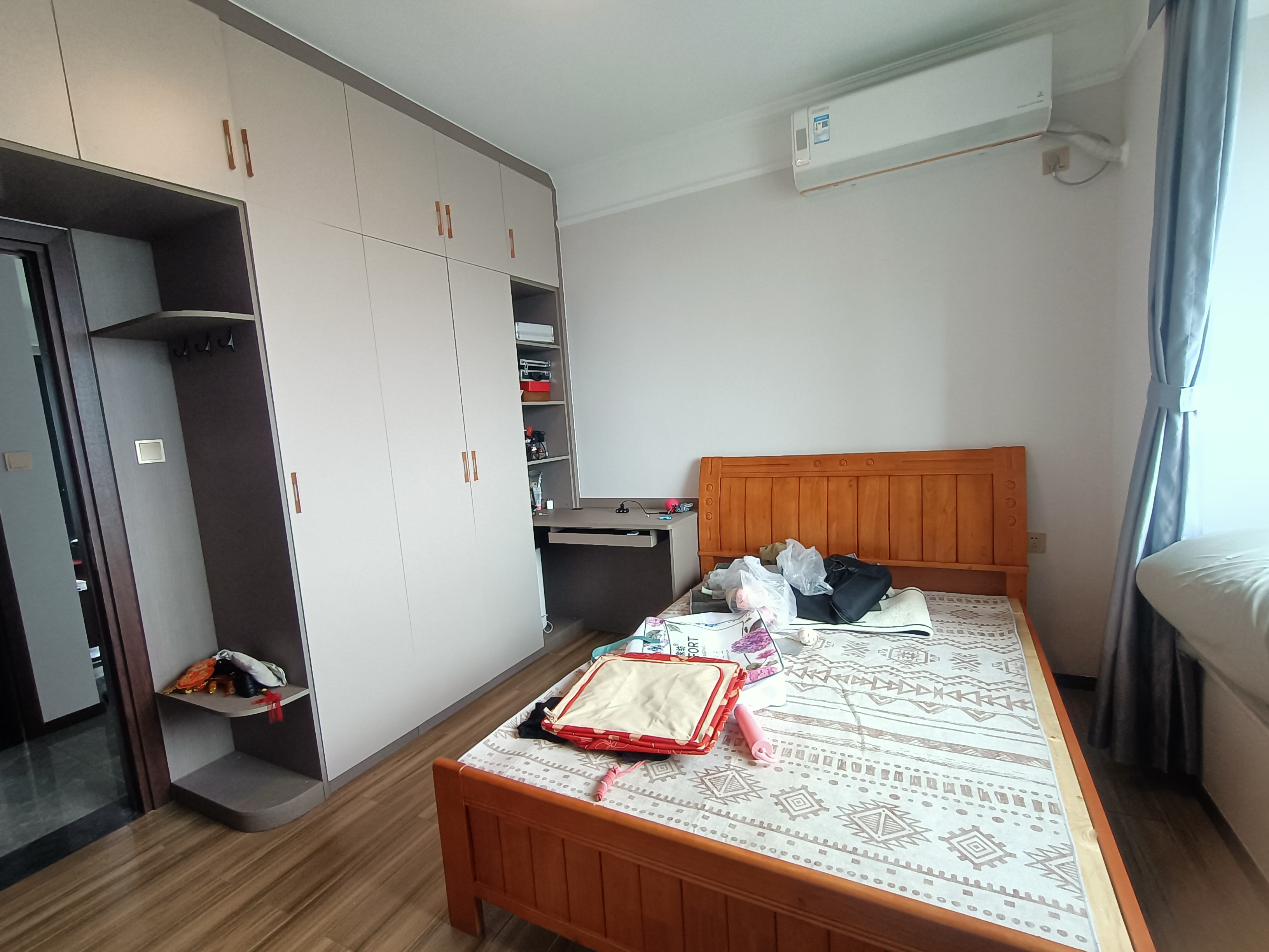 天街华府（海南新天地）  4室2厅2卫   3500.00元/月室内图