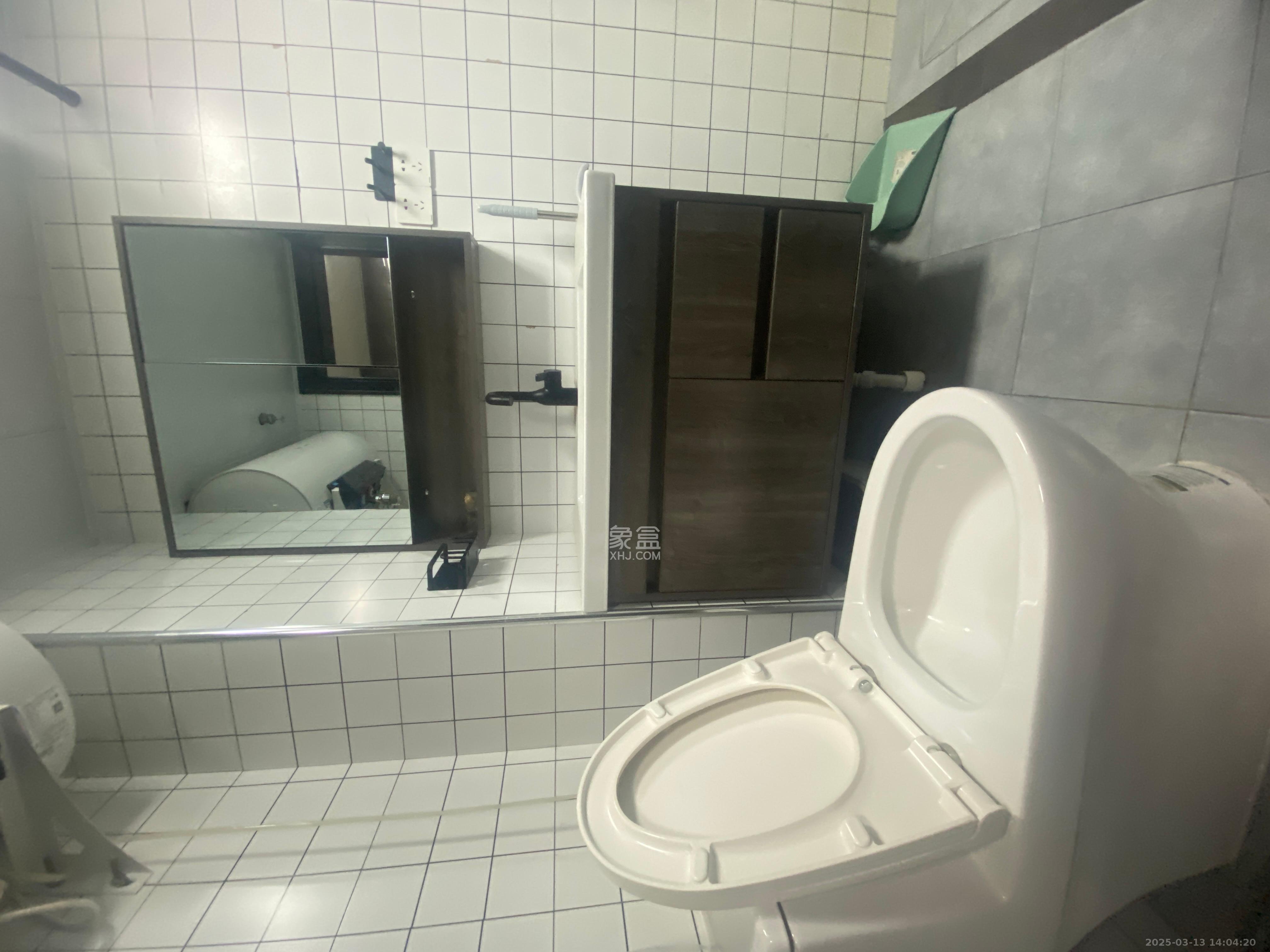 东盈商业广场(华泉城市广场)  1室0厅0卫    2500.0元/月 东盈商业广场(华泉城市广场)  1室0厅0卫    2500.0元/月室内图