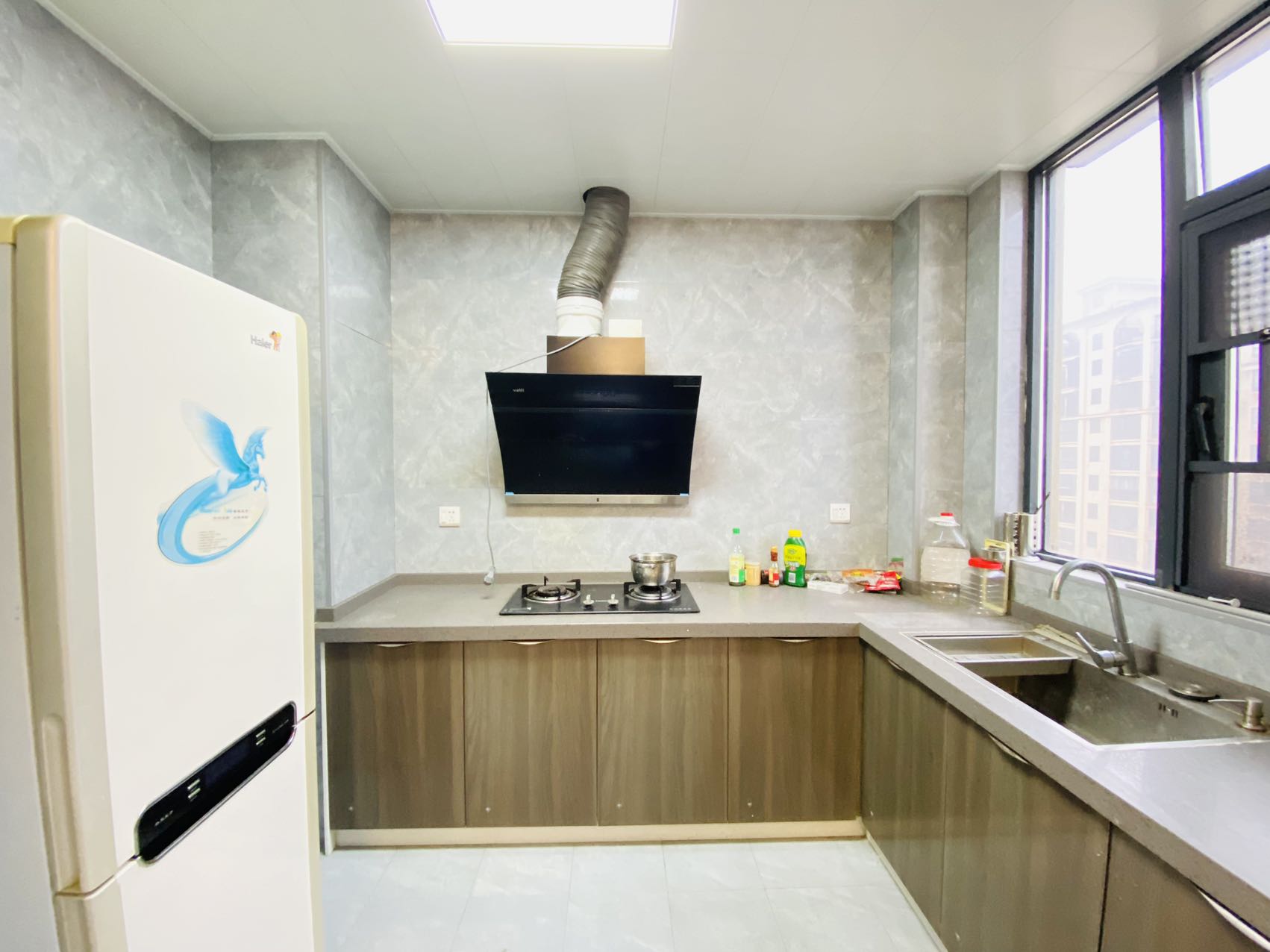 梓湖明珠  3室2厅2卫    1800.0元/月 梓湖明珠  3室2厅2卫    1800.0元/月室内图