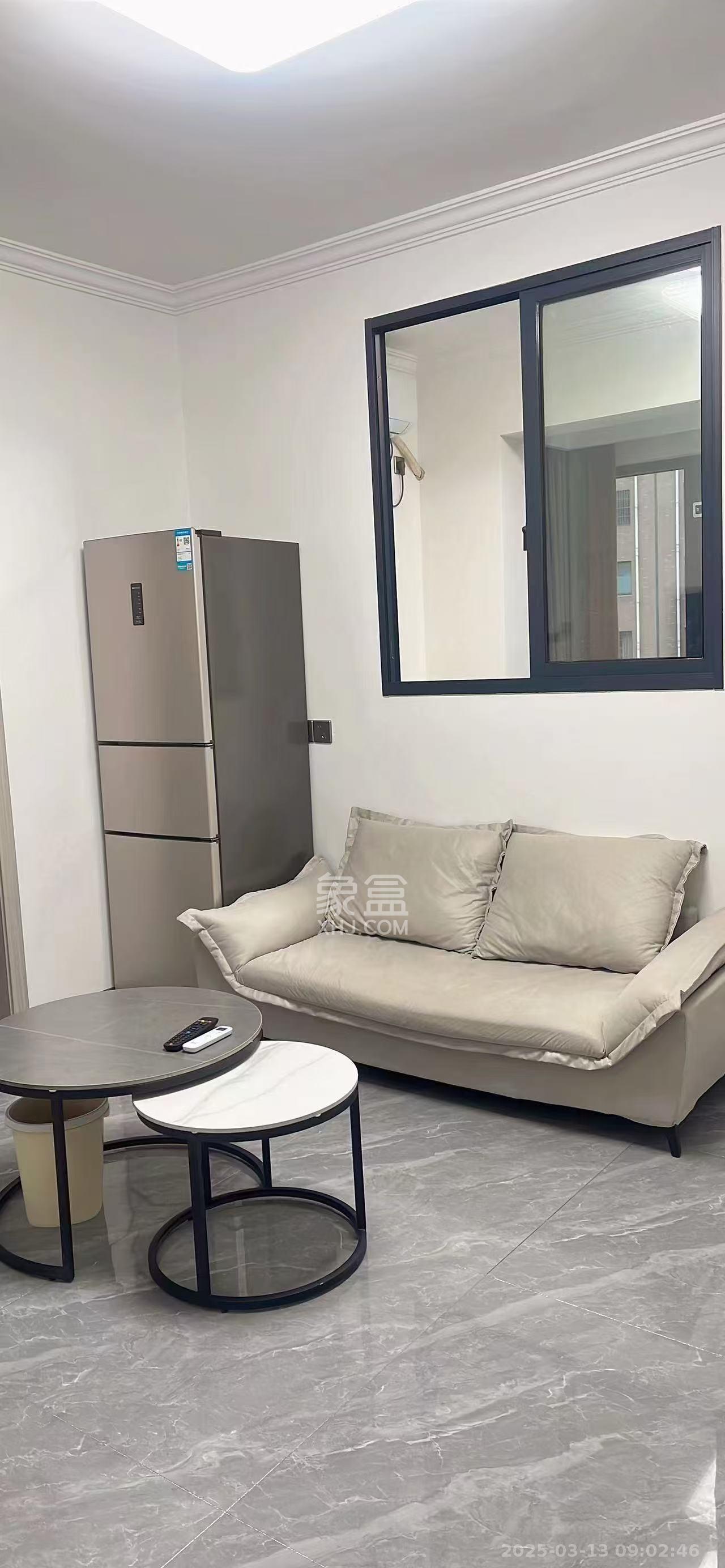 山水新城  2室2厅1卫    1700.0元/月 山水新城  2室2厅1卫    1700.0元/月室内图