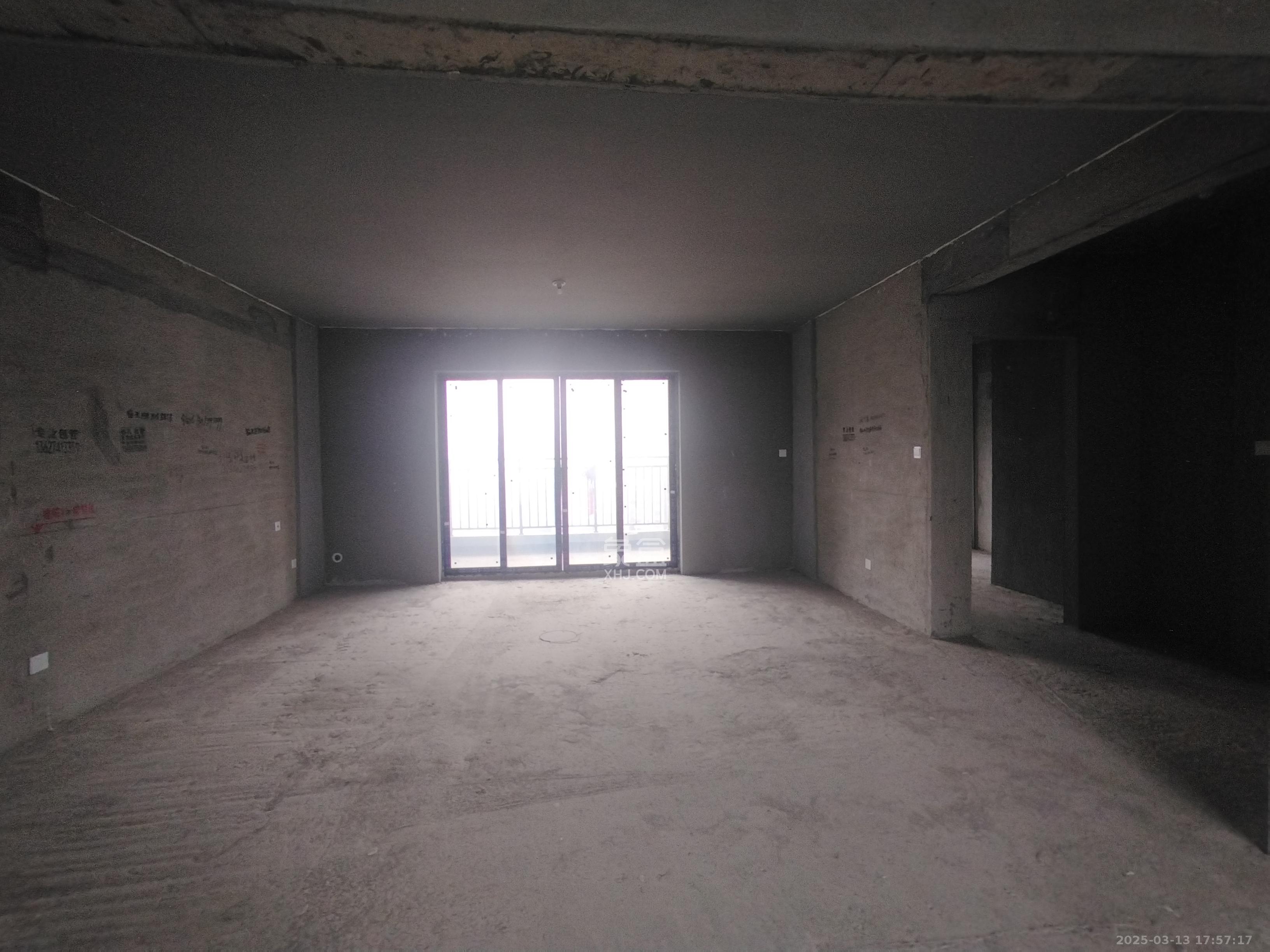 爱情天骄府  3室2厅2卫    1500.0元/月 爱情天骄府  3室2厅2卫    1500.0元/月室内图1