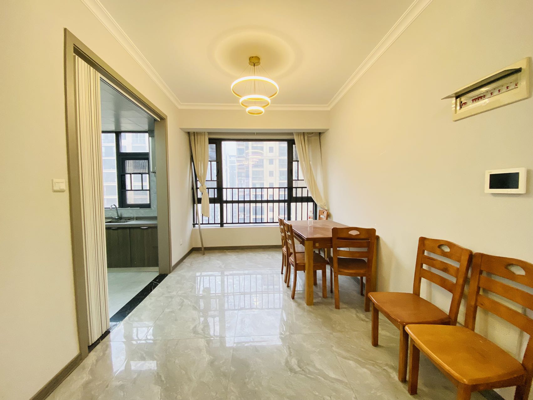 梓湖明珠  3室2厅2卫    1800.0元/月 梓湖明珠  3室2厅2卫    1800.0元/月室内图