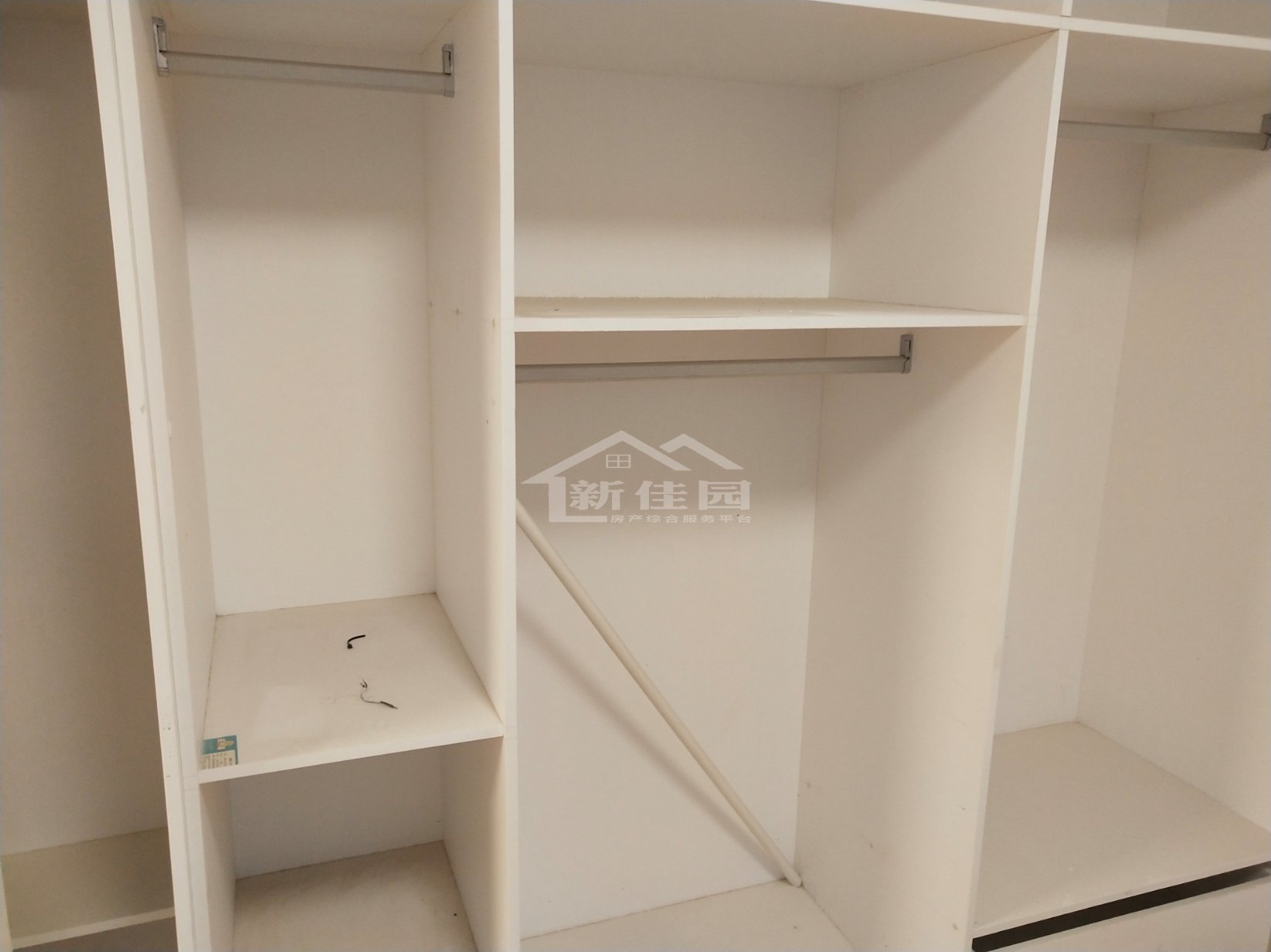 南门口安置小区一期 3室2厅2卫 85.0万 南门口安置小区一期 3室2厅2卫 85.0万客厅