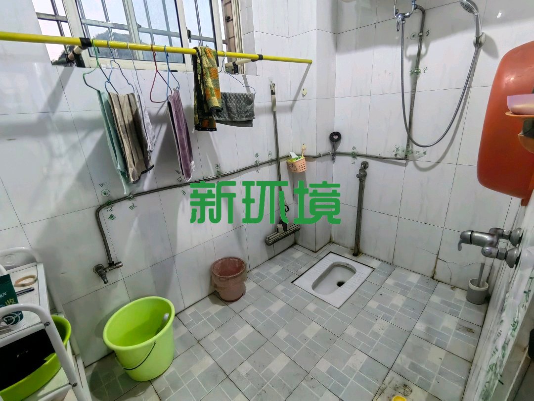 华宇新村  5室3厅4卫   95.80万客厅