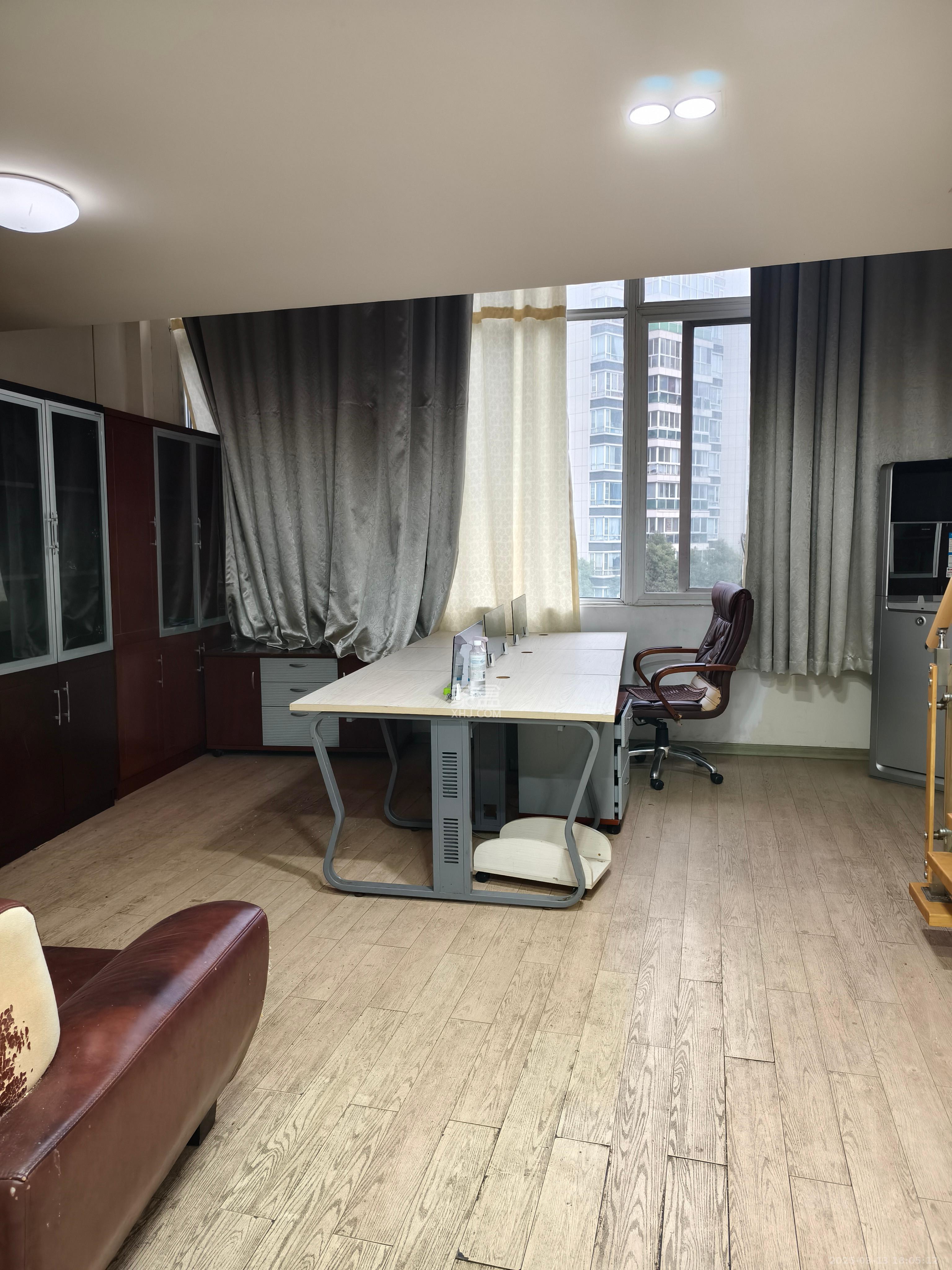 金荣誉峰翡翠花园   45.97㎡      1600.0元/月室内图