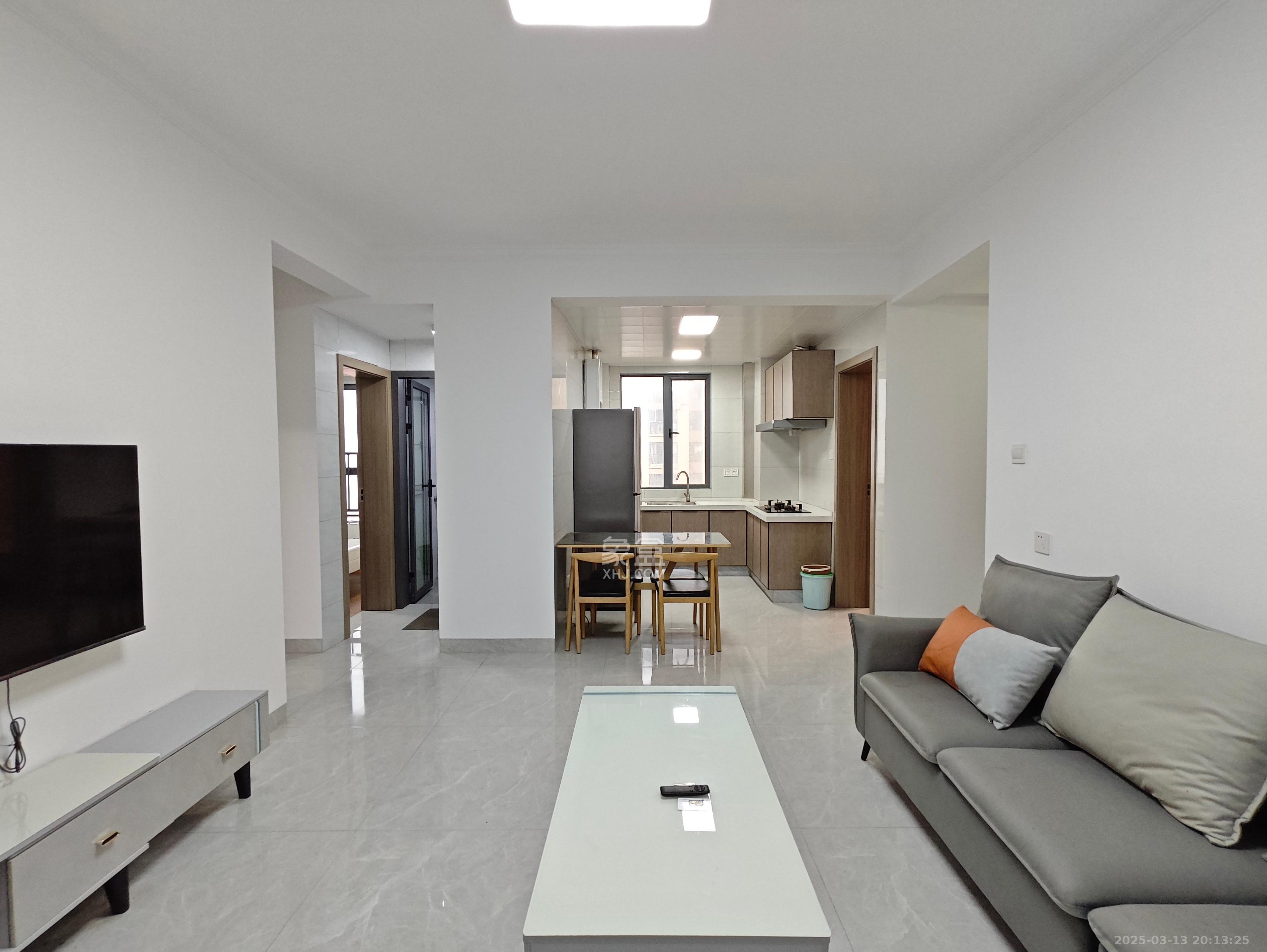 荣盛花语馨苑  3室2厅1卫    2700.0元/月 荣盛花语馨苑  3室2厅1卫    2700.0元/月室内图1