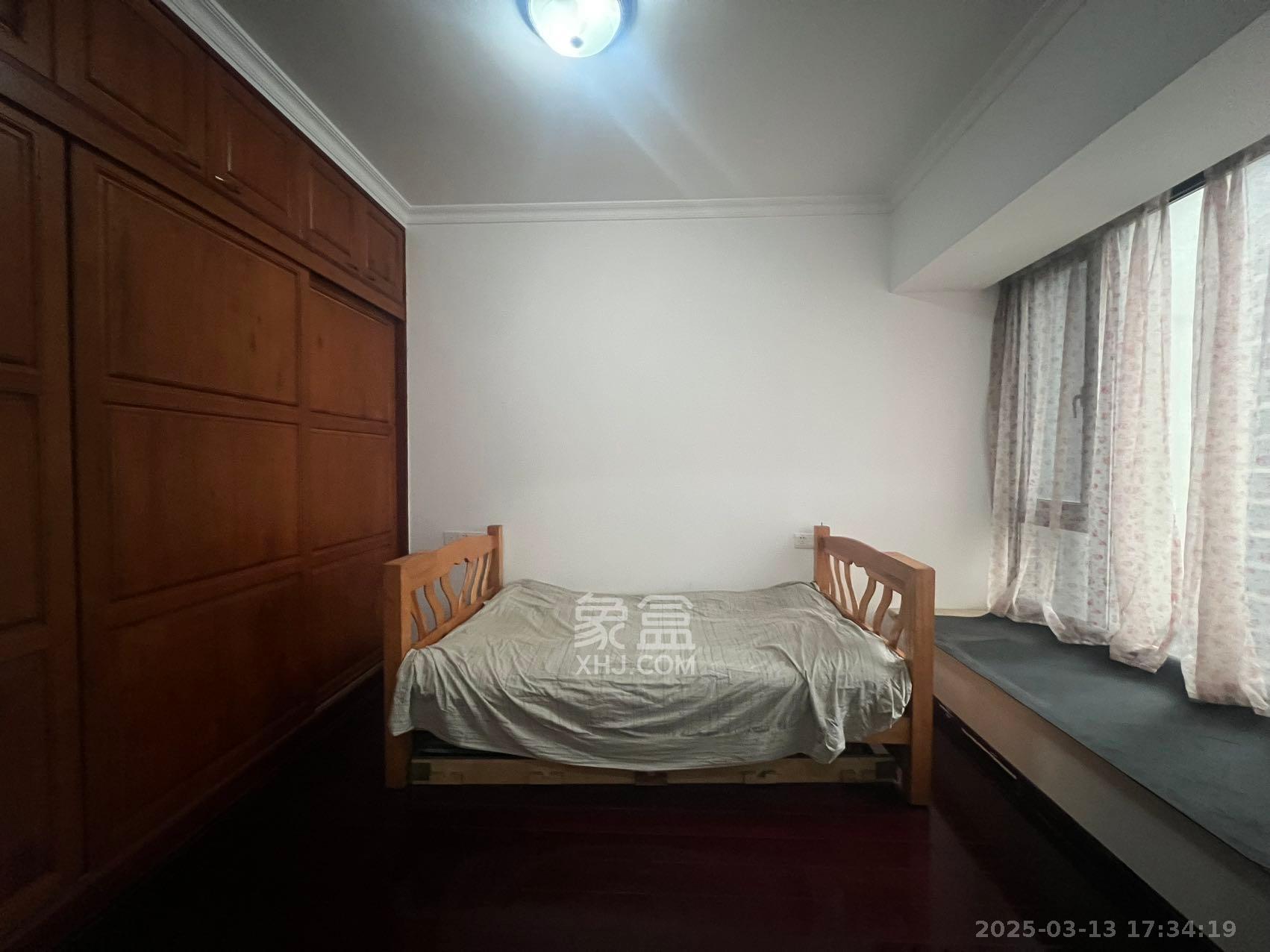 藏珑湖上国际花园 4室2厅2卫 6500.0元/月 藏珑湖上国际花园 4室2厅2卫 6500.0元/月室内图